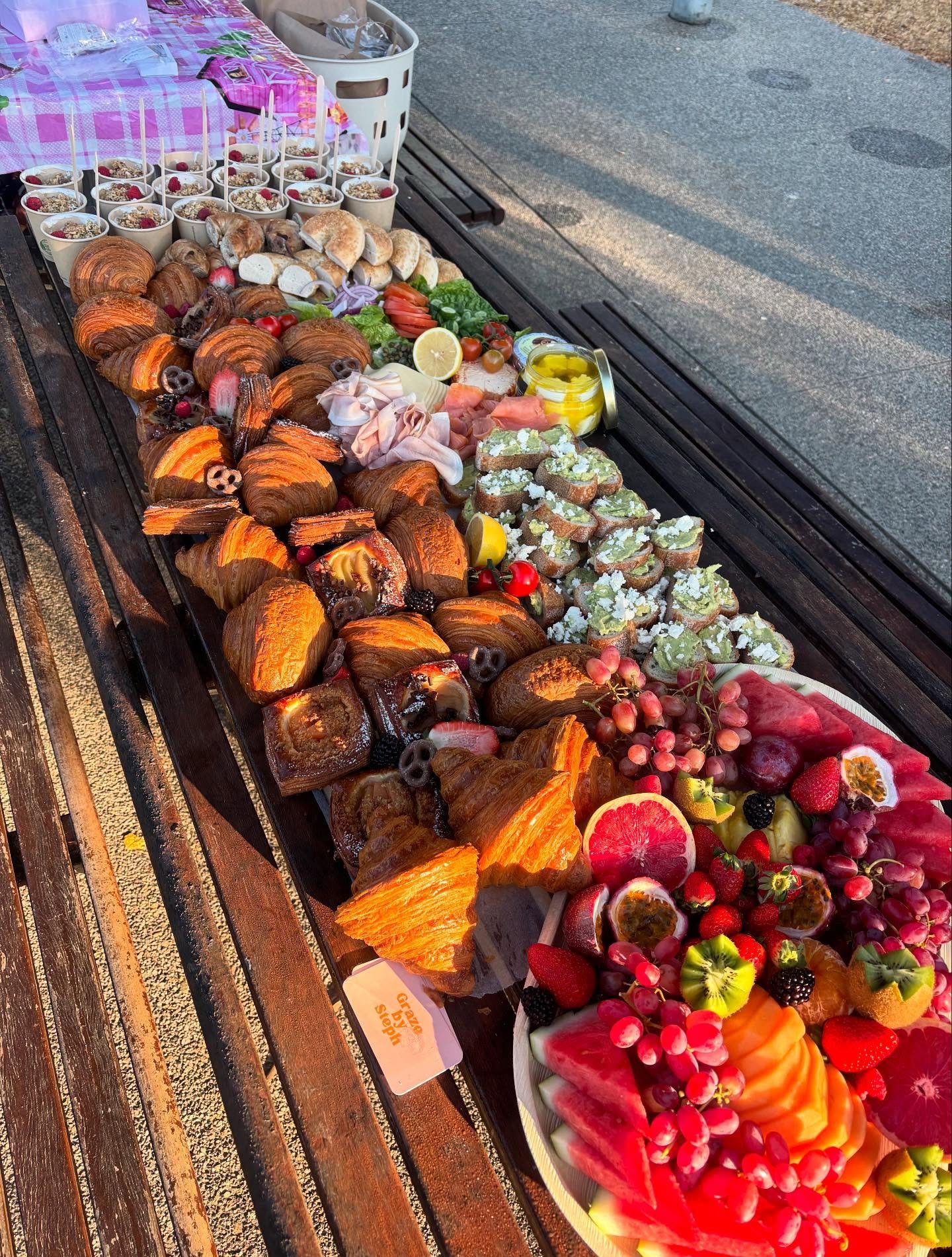 Our 1 metre brekky table in the morning sun ☀️