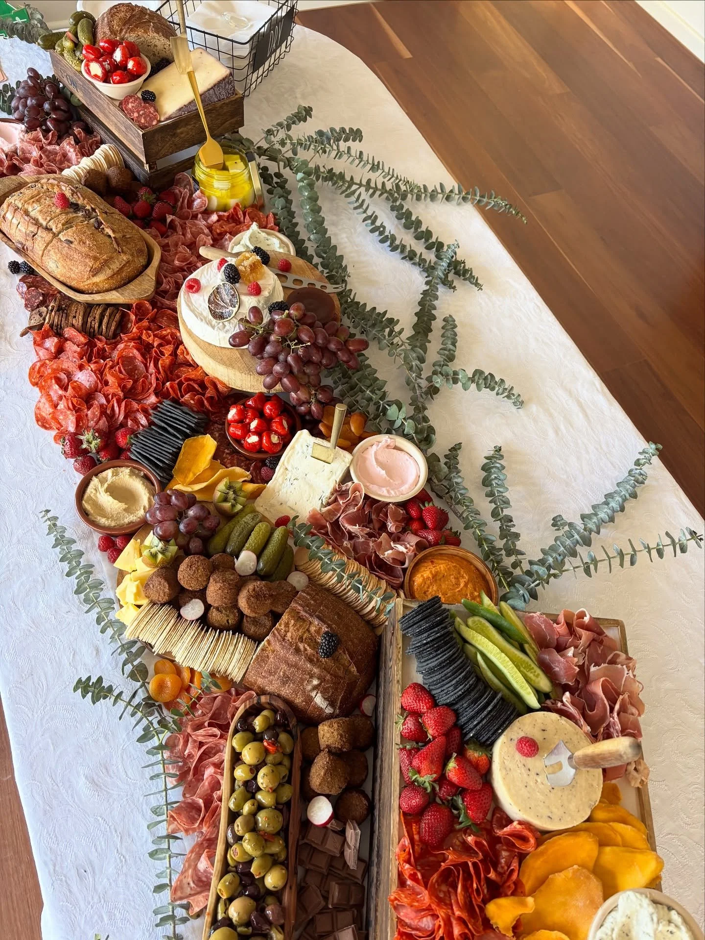 A crazyyyy busy Saturday catering for all kinds of events - weddings, birthdays, baby showers, and gifts! It was a long day of work with a 3am wake up but I absolutely love it 🫶🏼