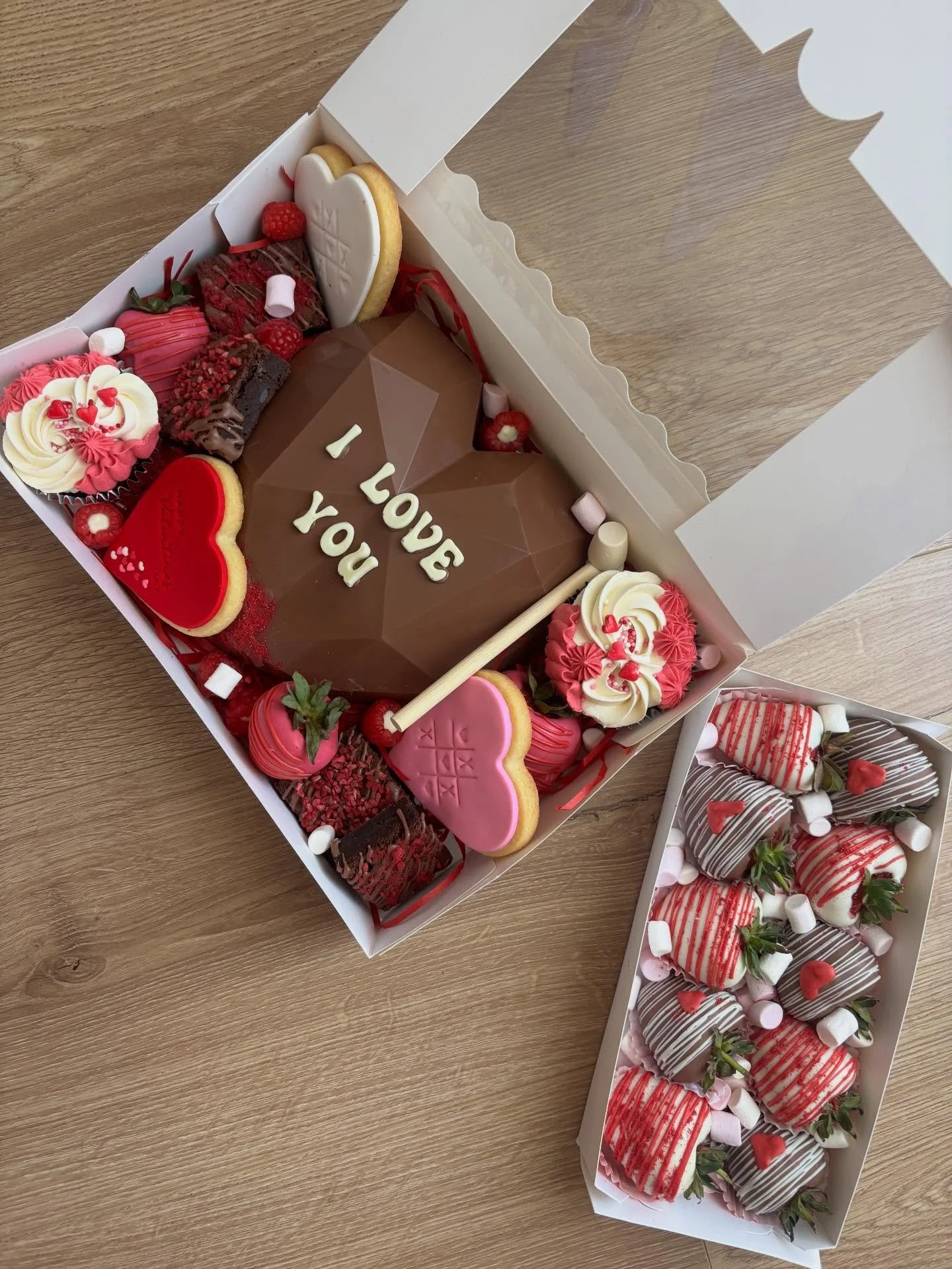 Valentines Day collection is now live!!!! You can order these two beauties on our website from now until 14/2. Our classic choccy strawbs and a dessert box filled with all of your favourite homemade and local made treats!! 💞💕💓💗💓💞
