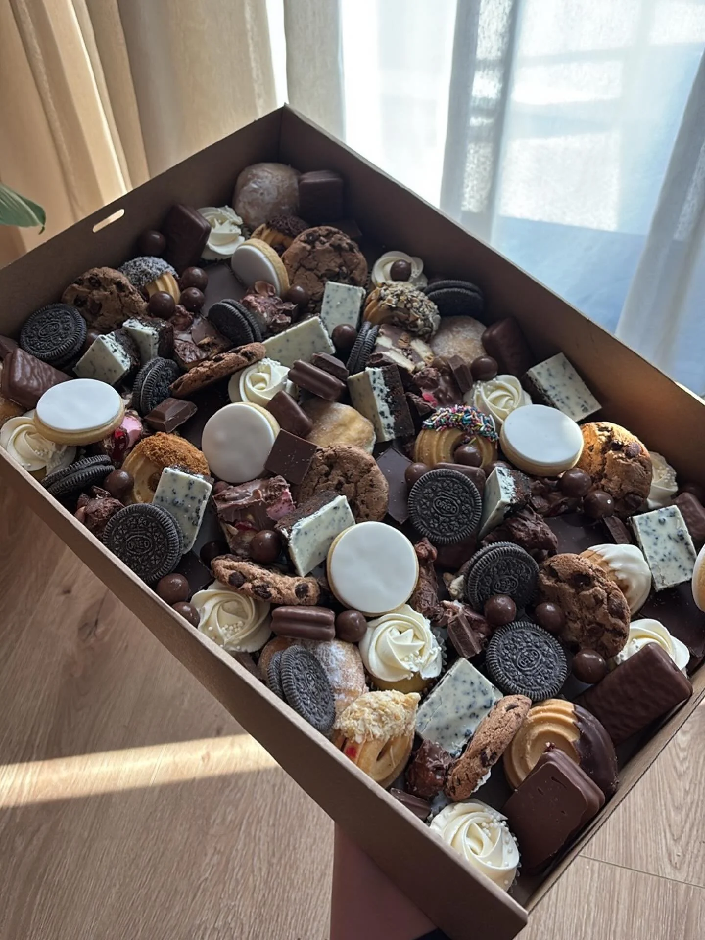 Hiiii pretty sweets box 🤸🏽&zwj;♂️ lots of these ordered this week and I&rsquo;m so happy about it, definitely one of my favourites to make 🤩