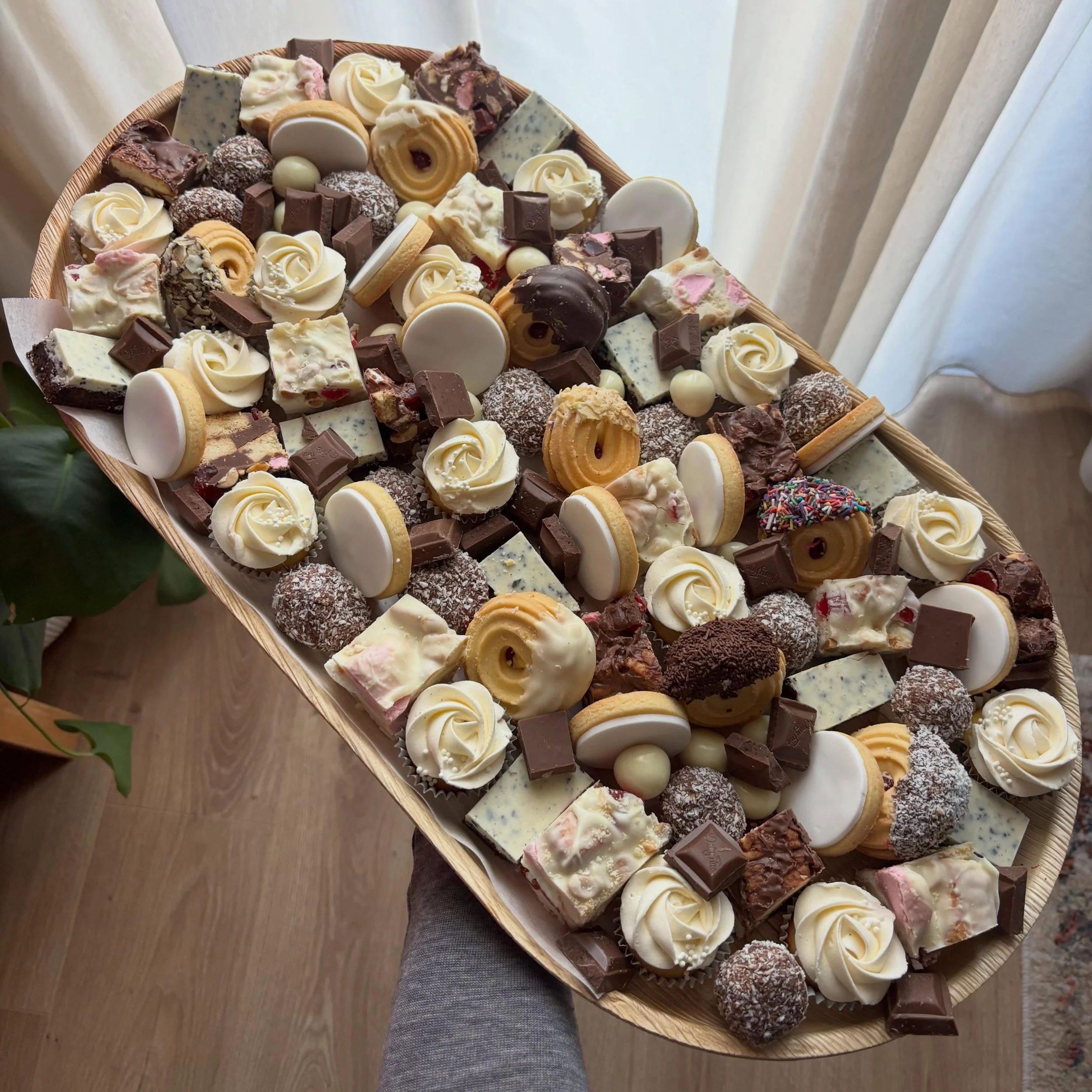Our dessert products have been so popular lately! This is the 40cm disposable dessert board - the perfect addition to grazing tables that can be colour customised for your event.