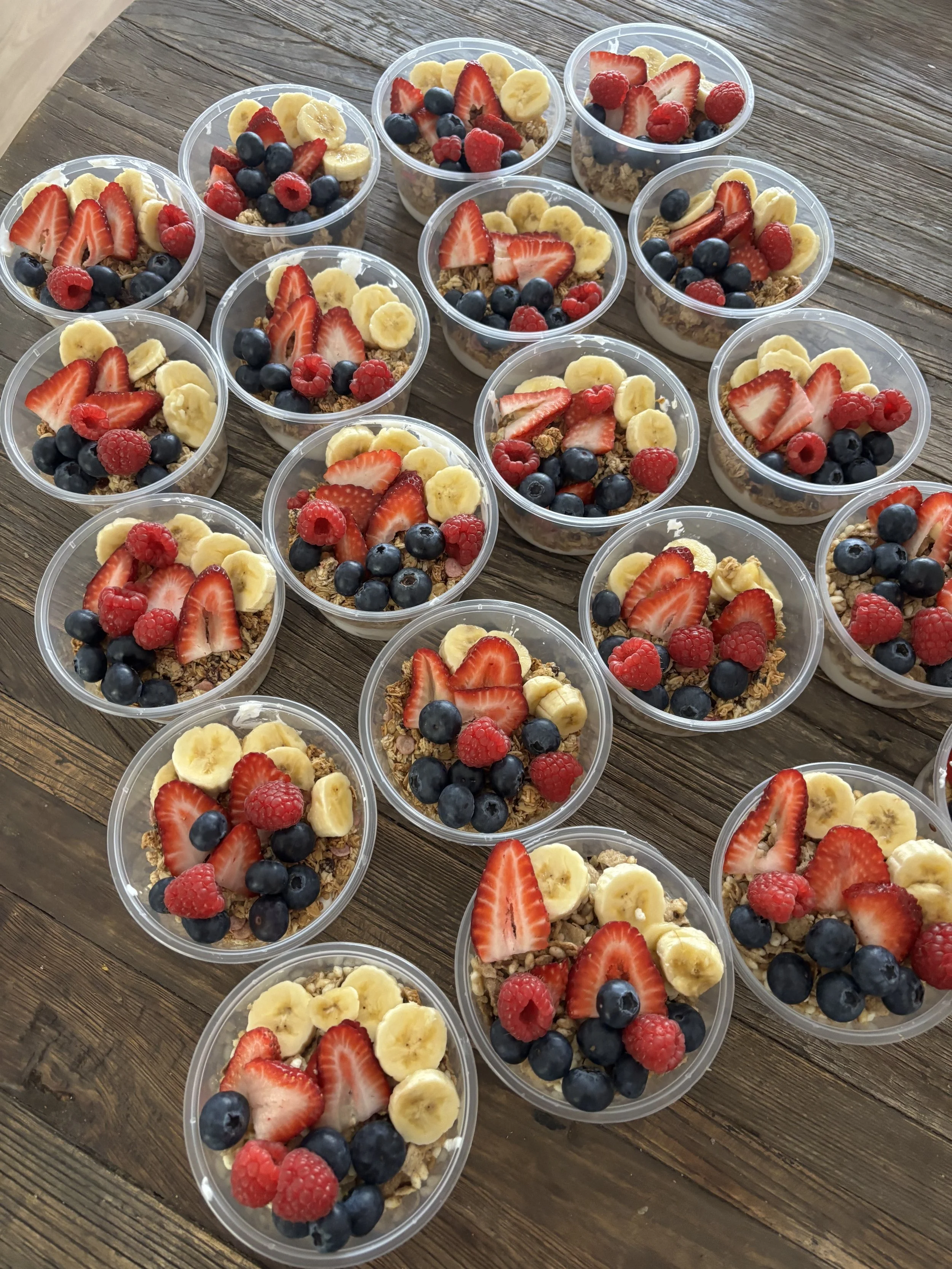 Yoghurt, granola & fruit cups