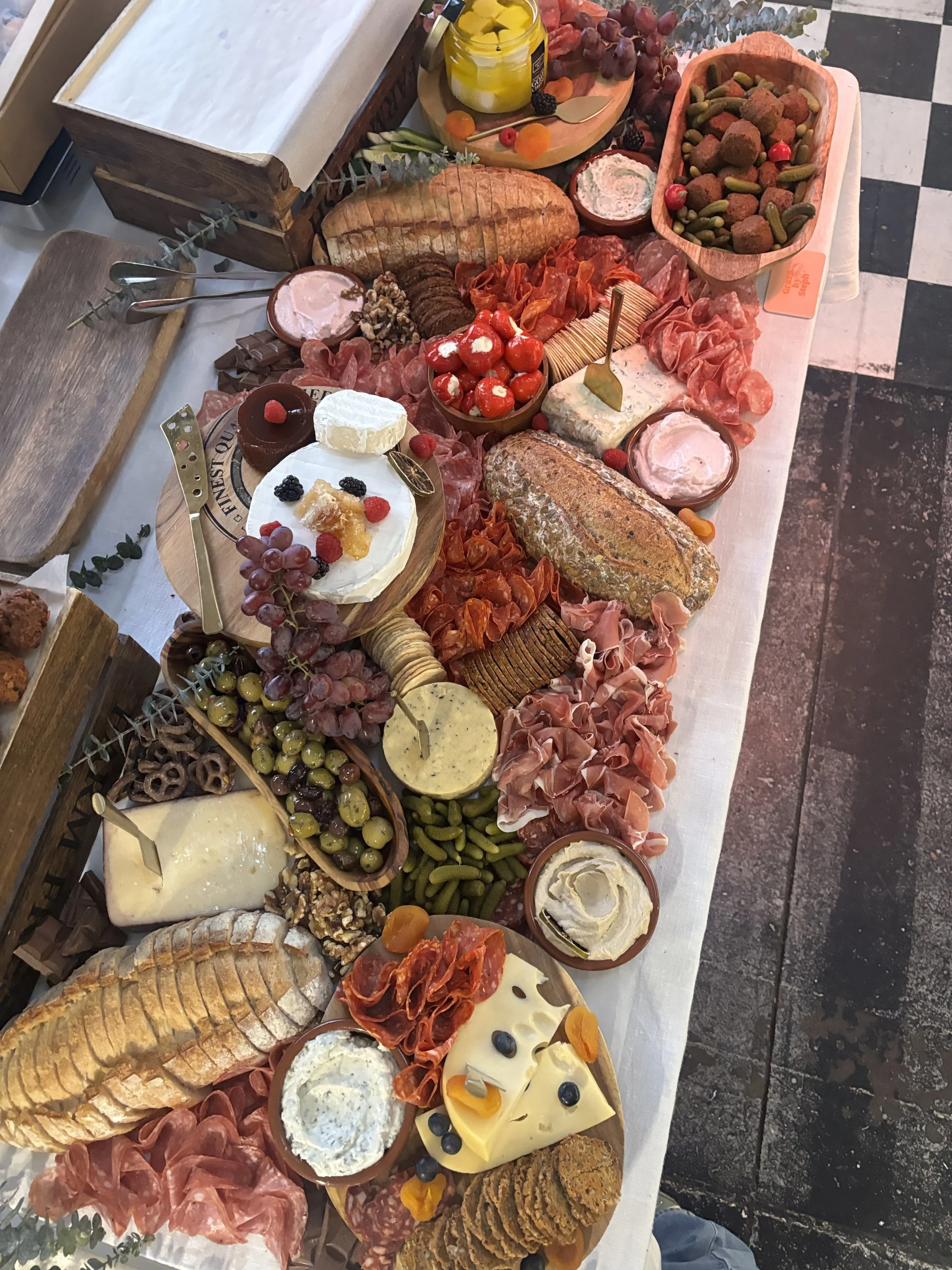 1.5m table with props