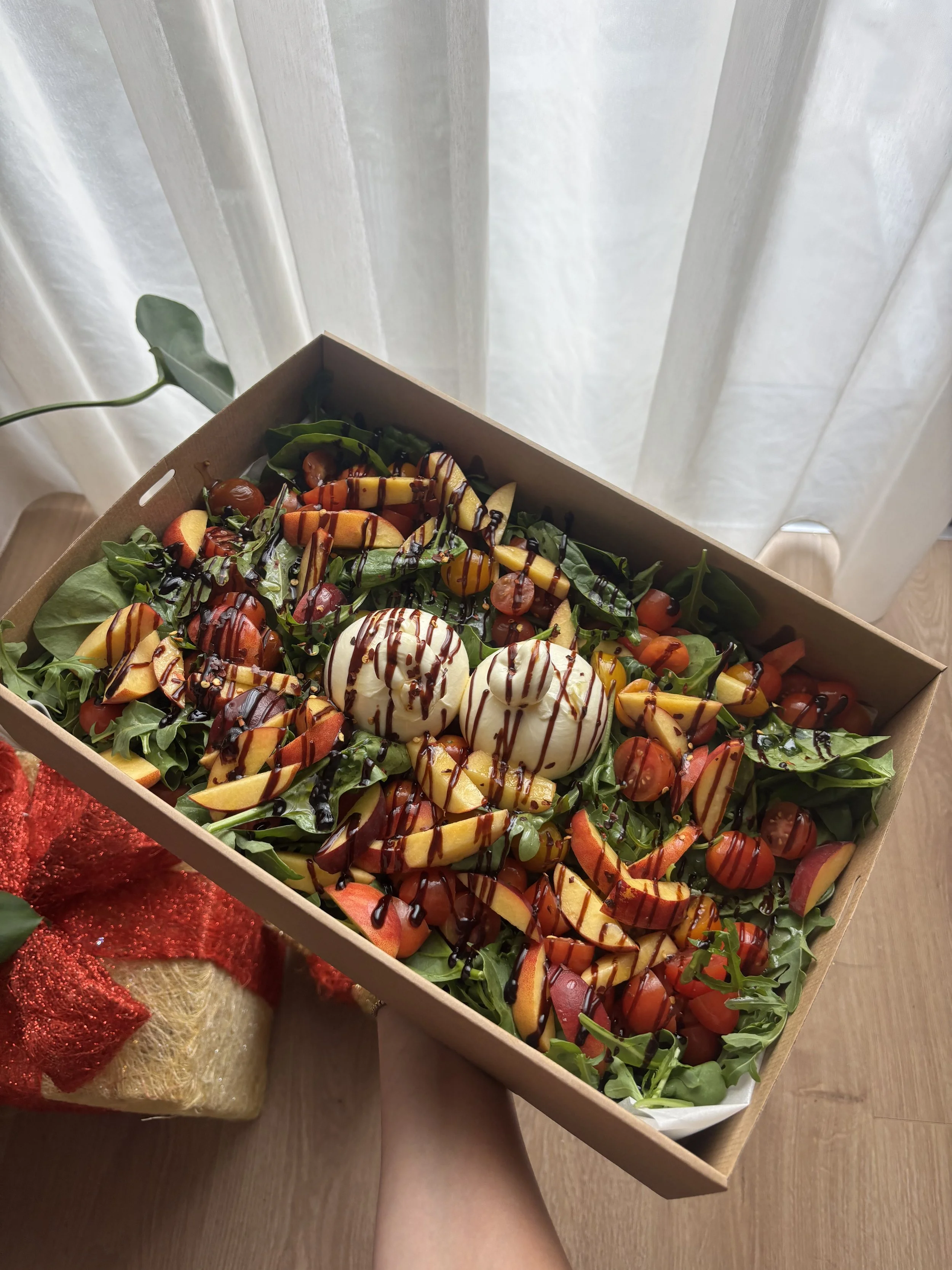 Peach & burrata salad (no prop hire)