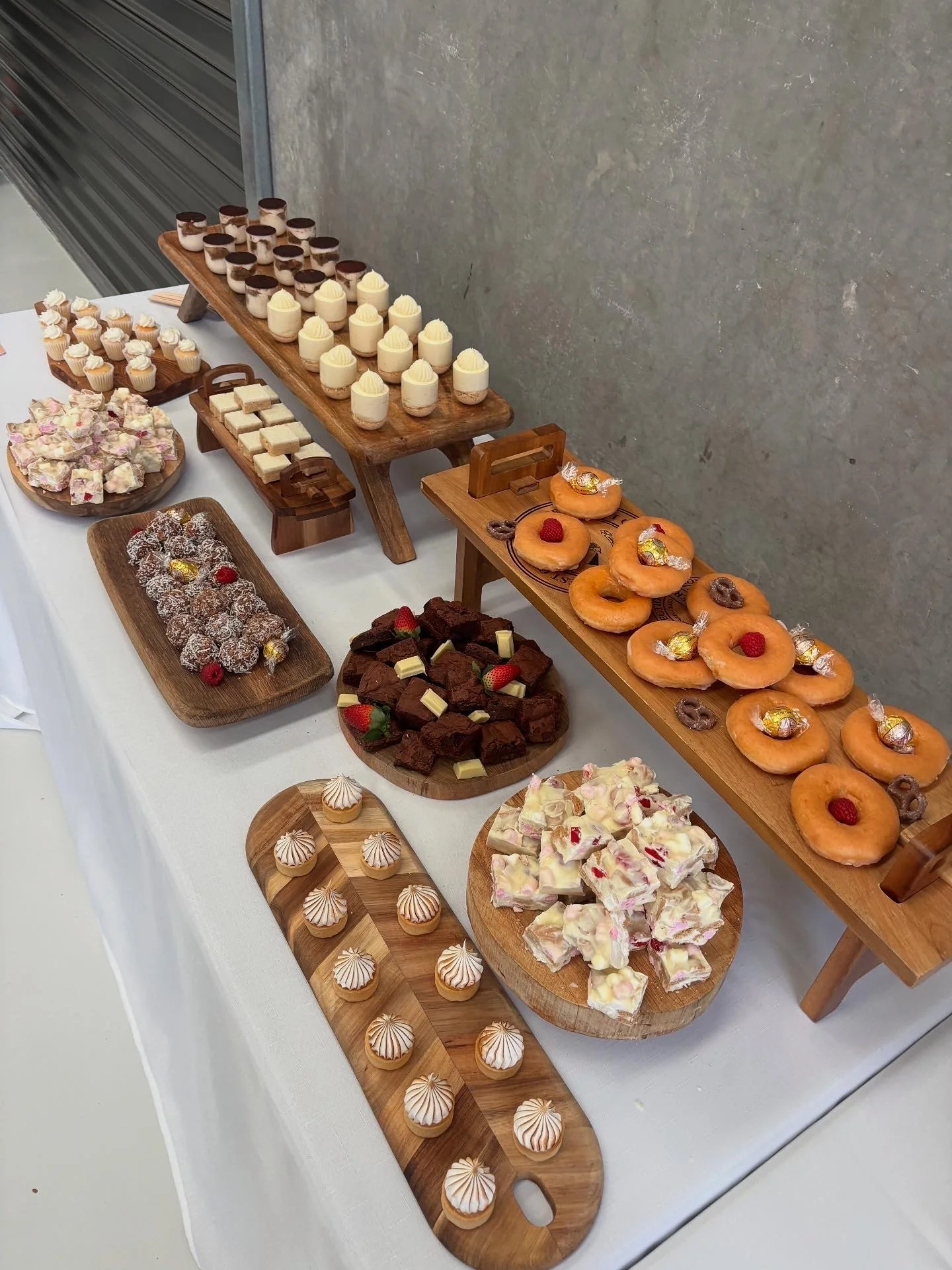 1 meter dessert with props