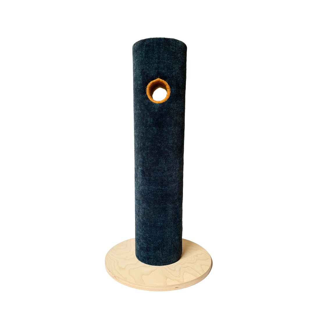 TI-NI carpet cat scratching pole with hole and natural base.