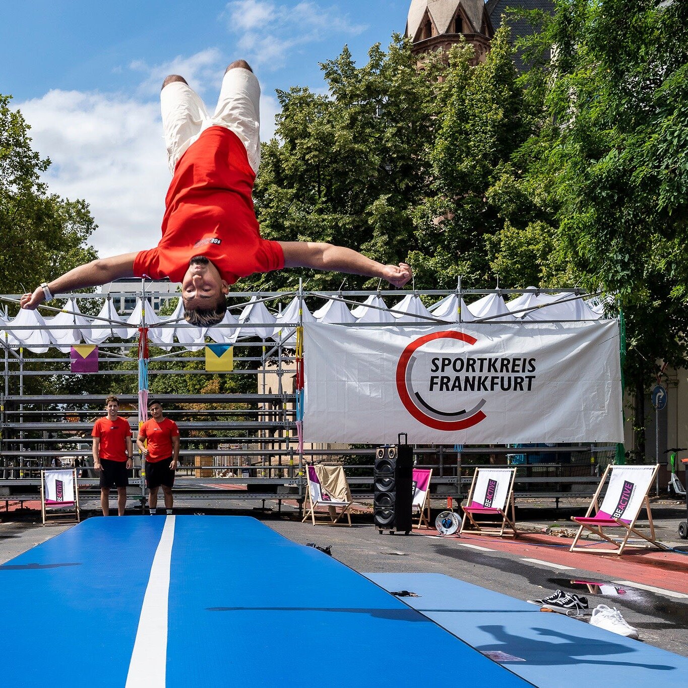 Wir hatten eine tolle Zeit mit euch beim Sommer am Main 2023. Vielen Dank f&uuml;rs Mitmachen und Ausprobieren, was alles auf dem Mainkai der Zukunft m&ouml;glich ist!
Stadt feiern &ndash; Stadtleben neu denken.
Foto @cornelius_pfannkuch 
@frankfurt.