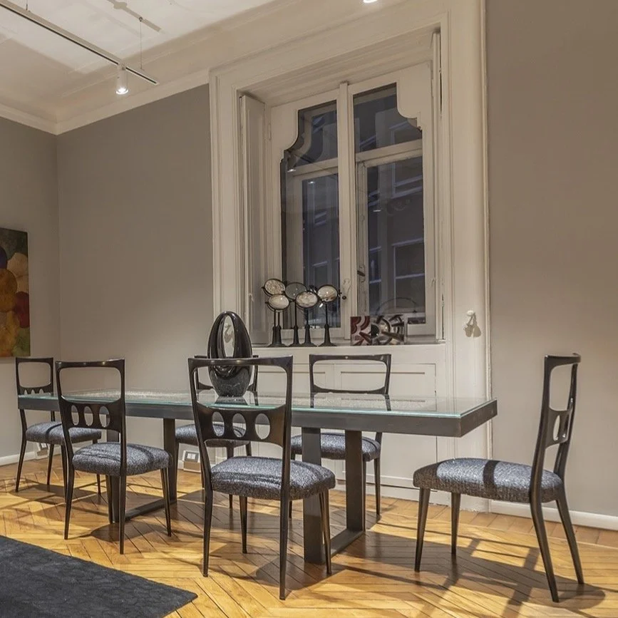 Mid-Century Modern Italian Style. #midcenturyfurniture #italianmidcenturymodern #italianmidcenturydesign #artigianale #madebyhandinrome #interni #interiordesire #casualchichome #casualchichome #furnituremadeinitaly