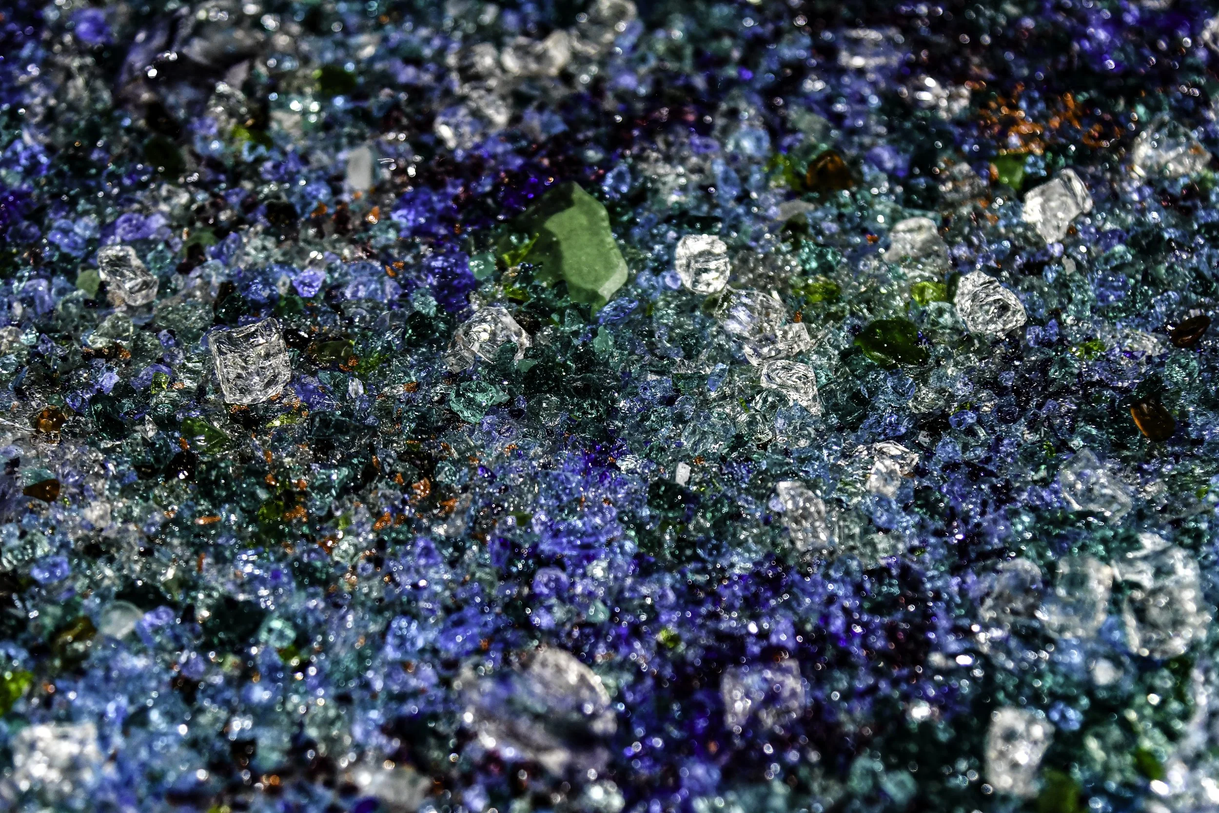 Playing Koi Table MicroCristallo Fusione Detail