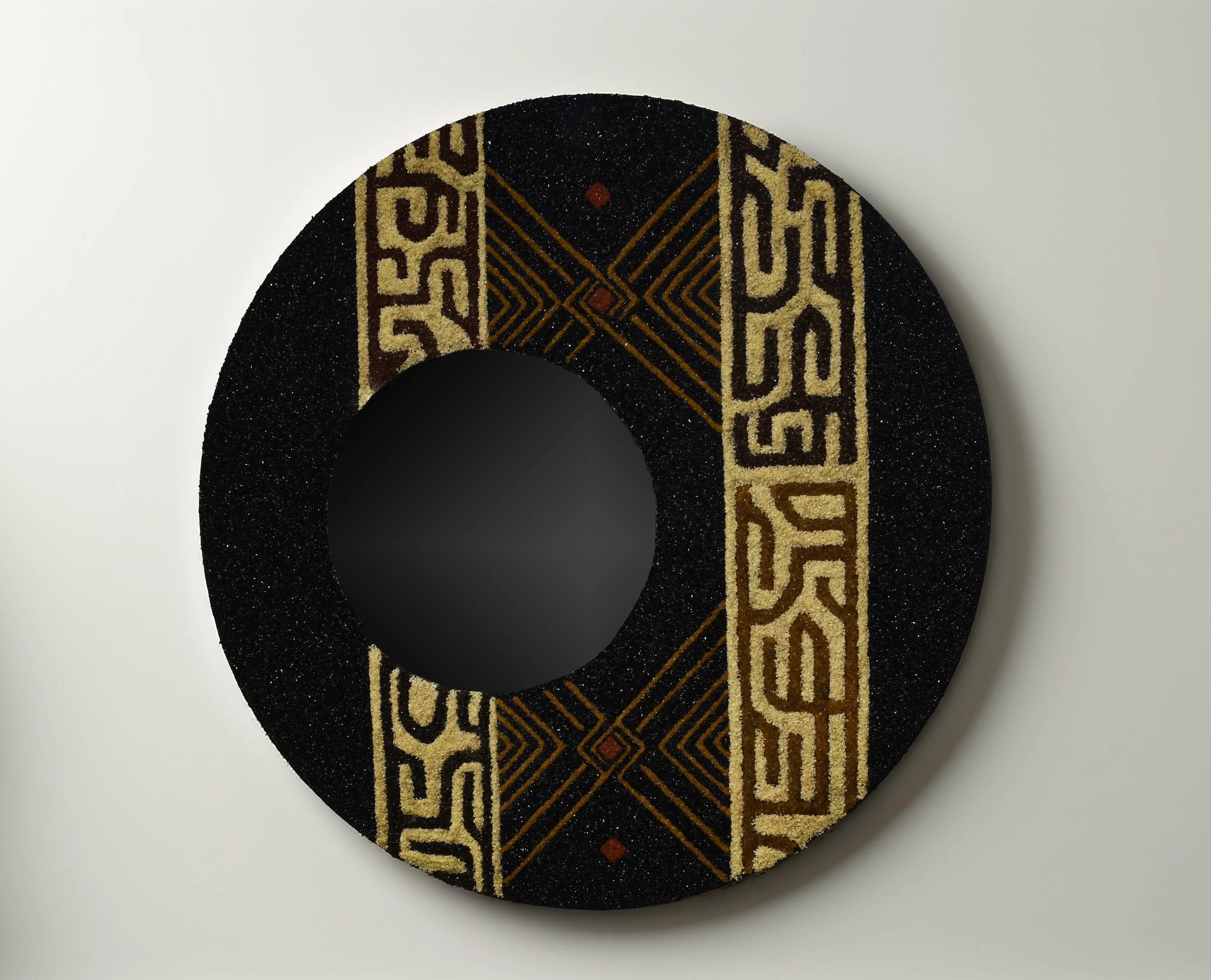 "Bògòlanfini" Large Round Wall Mirror With Hand-Crafted Frame in "MicroCristallo Fusione™"