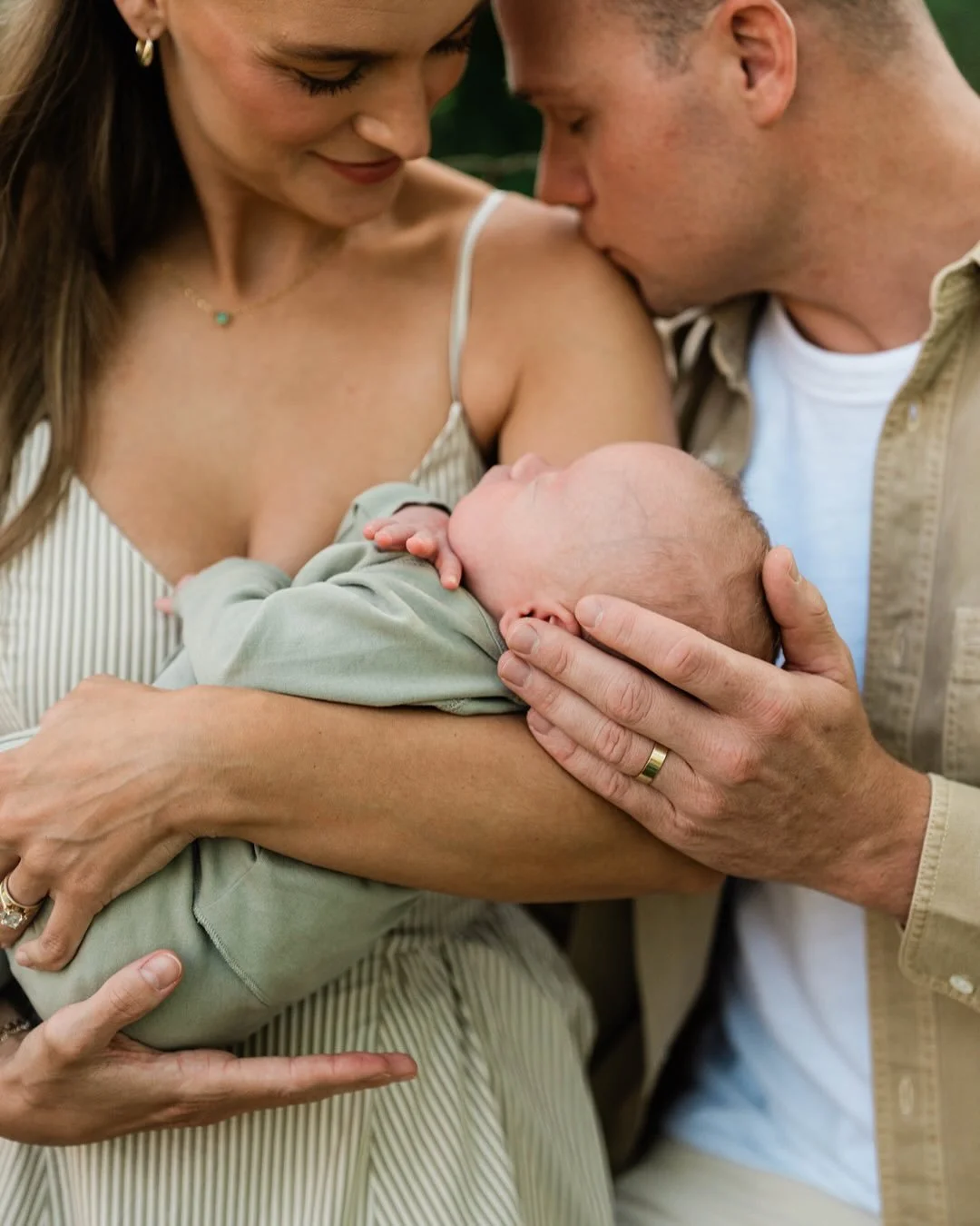 A slow and beautiful morning with the one and only, Rhodes.

To Ashley and Corbin, thank you for letting me  document another important milestone in your life; Rhodes's first photo shoot at home, surrounded by his loving parents and adoring puppy.