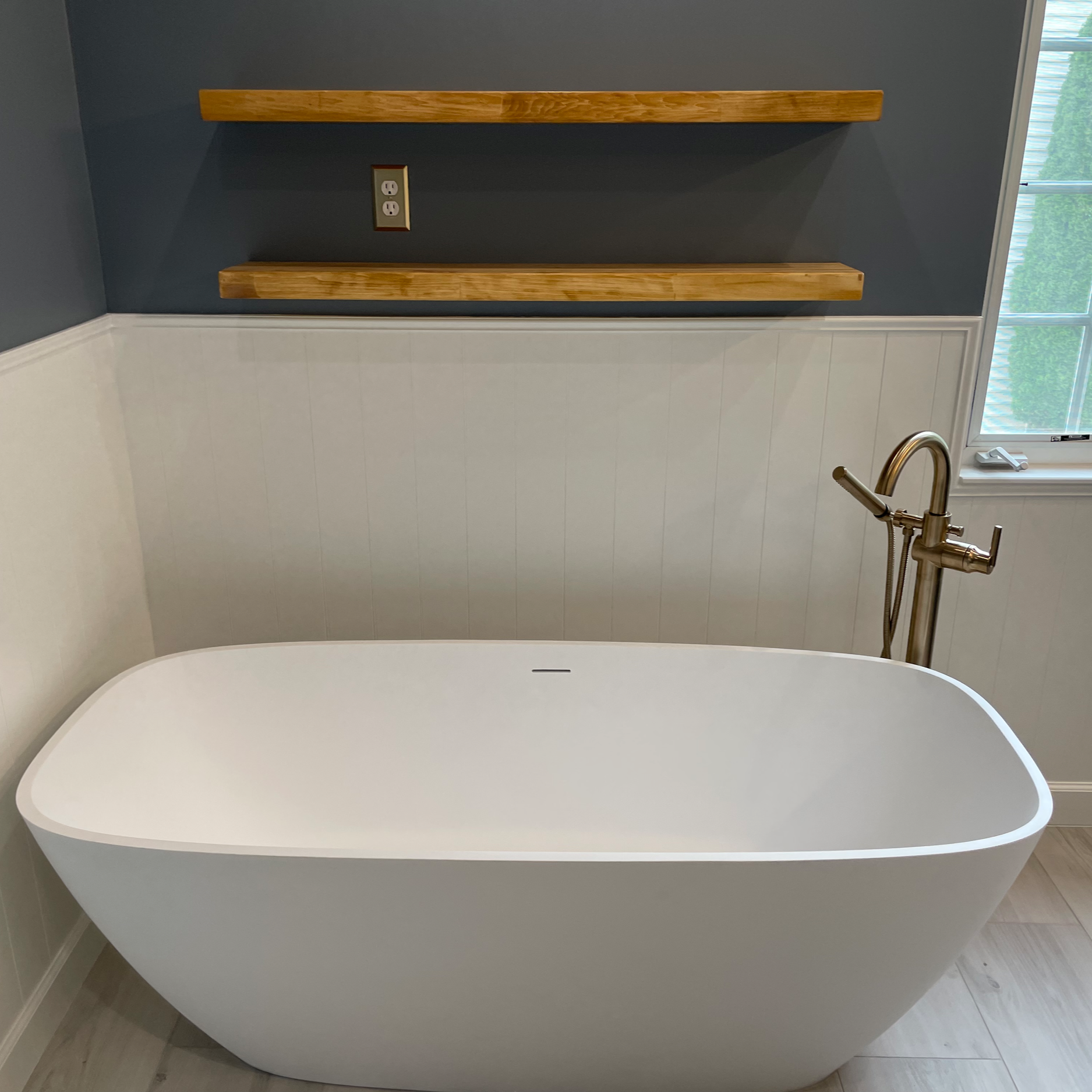Quartz Soak Tub 