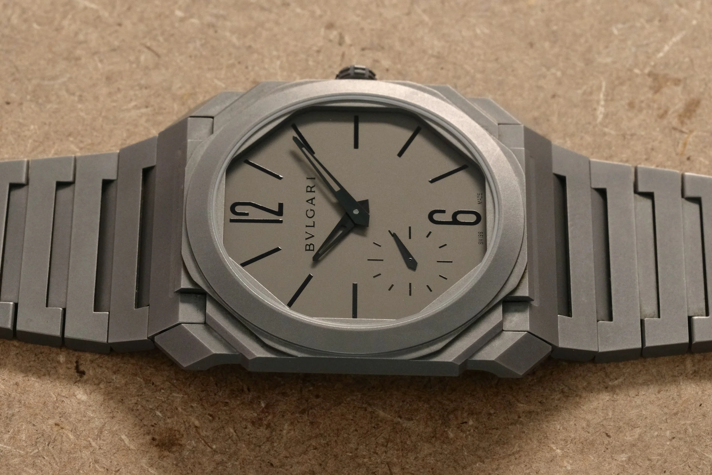 X-TAGE WALNUT 【ROUND L】 Bvlgari Octo Finissimo Extra Thin Grey Dial Men's Watch 102713