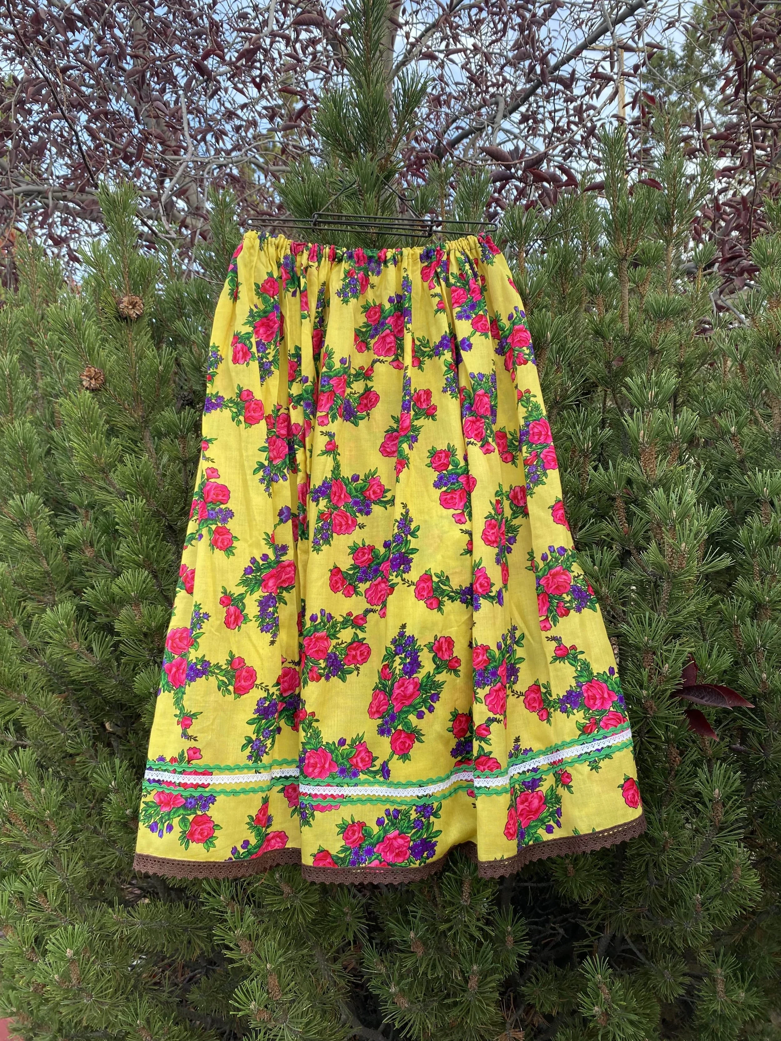 folk-costume-skirt-romania-hungary.jpeg