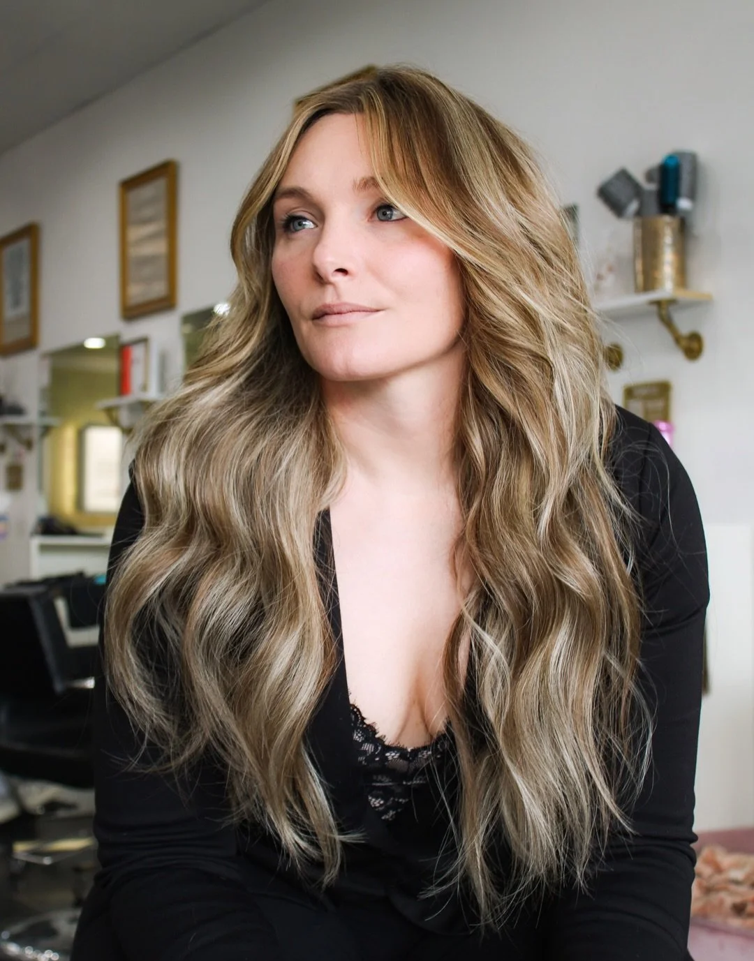 Extensions &amp; highlights? We know a thing or two ✨ 

Ready for your next look? Book your appointment this week 🤍