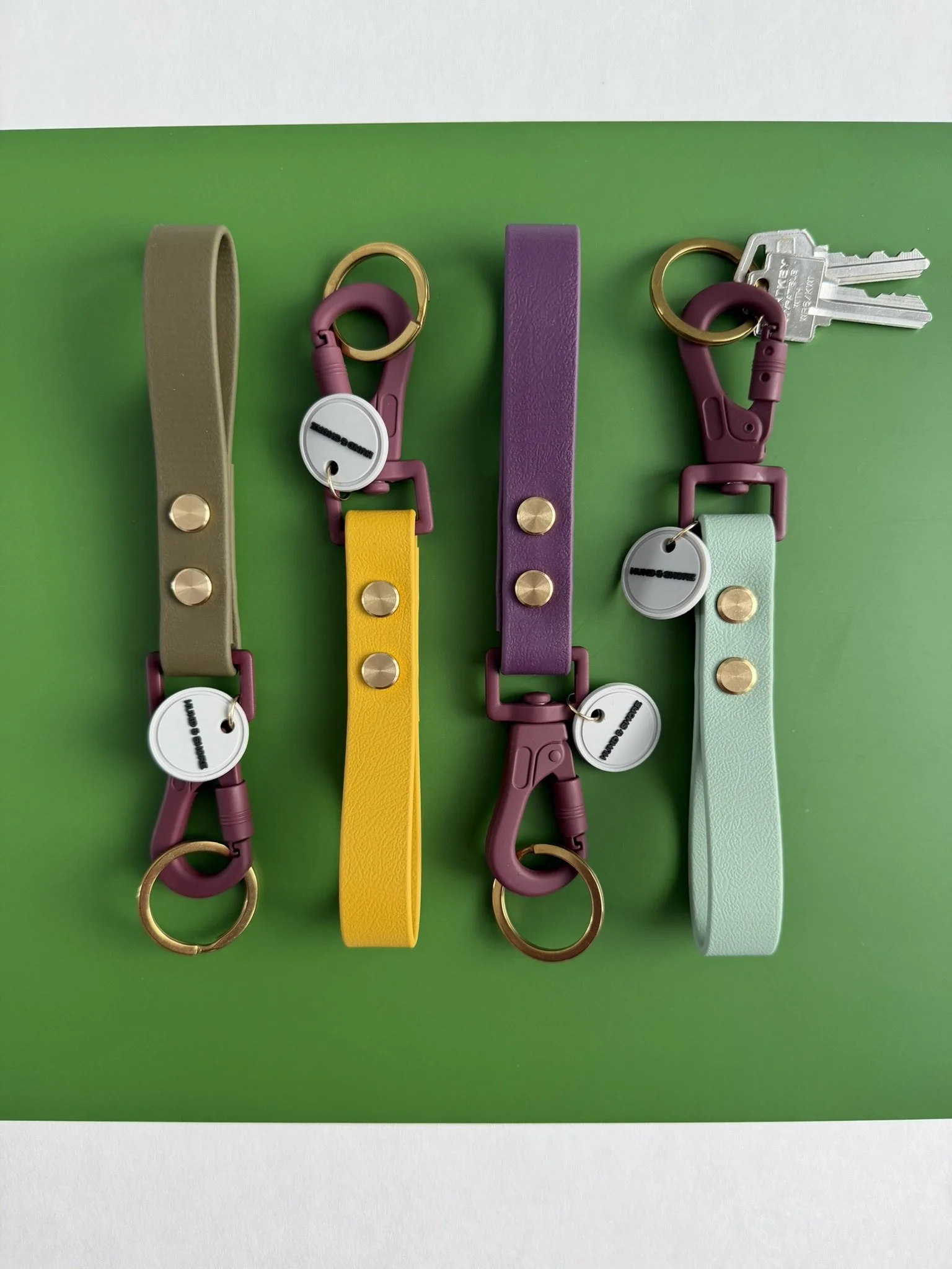 SHORE CLIP KEYCHAIN - THE GROVE