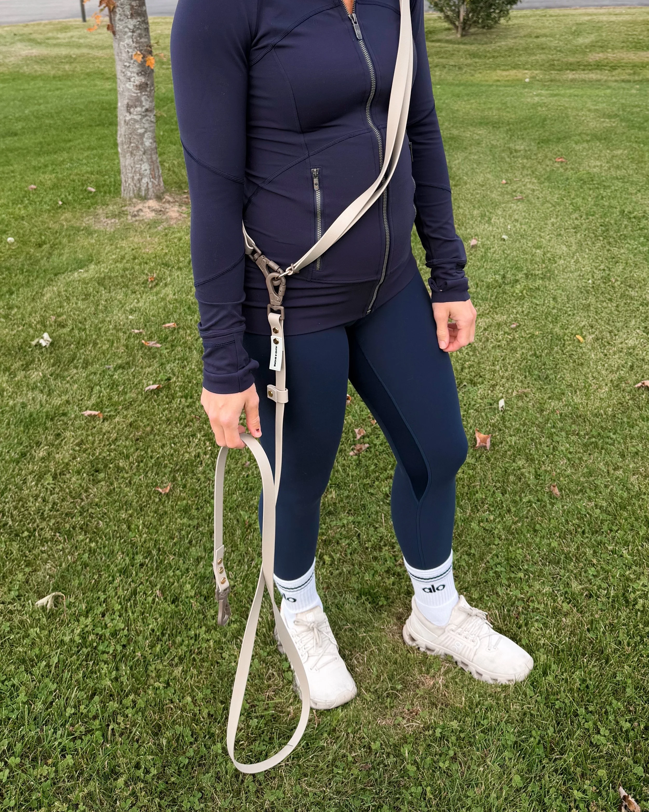 Hands-free dog leash around the waist