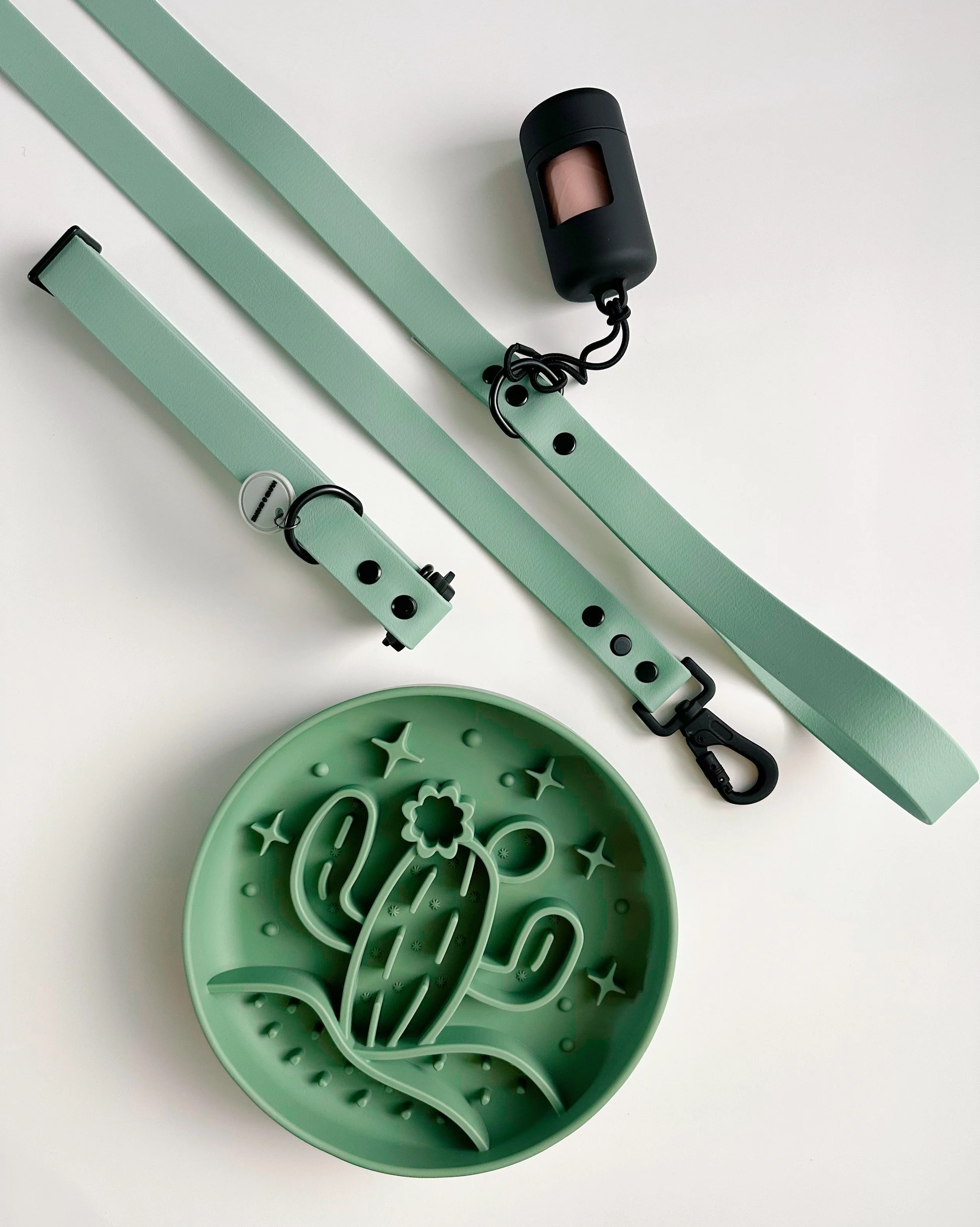 Sage Summit sage green waterproof biothane dog collar and leash set with black hardware Hund Trails Collection Hund and Shore Canada