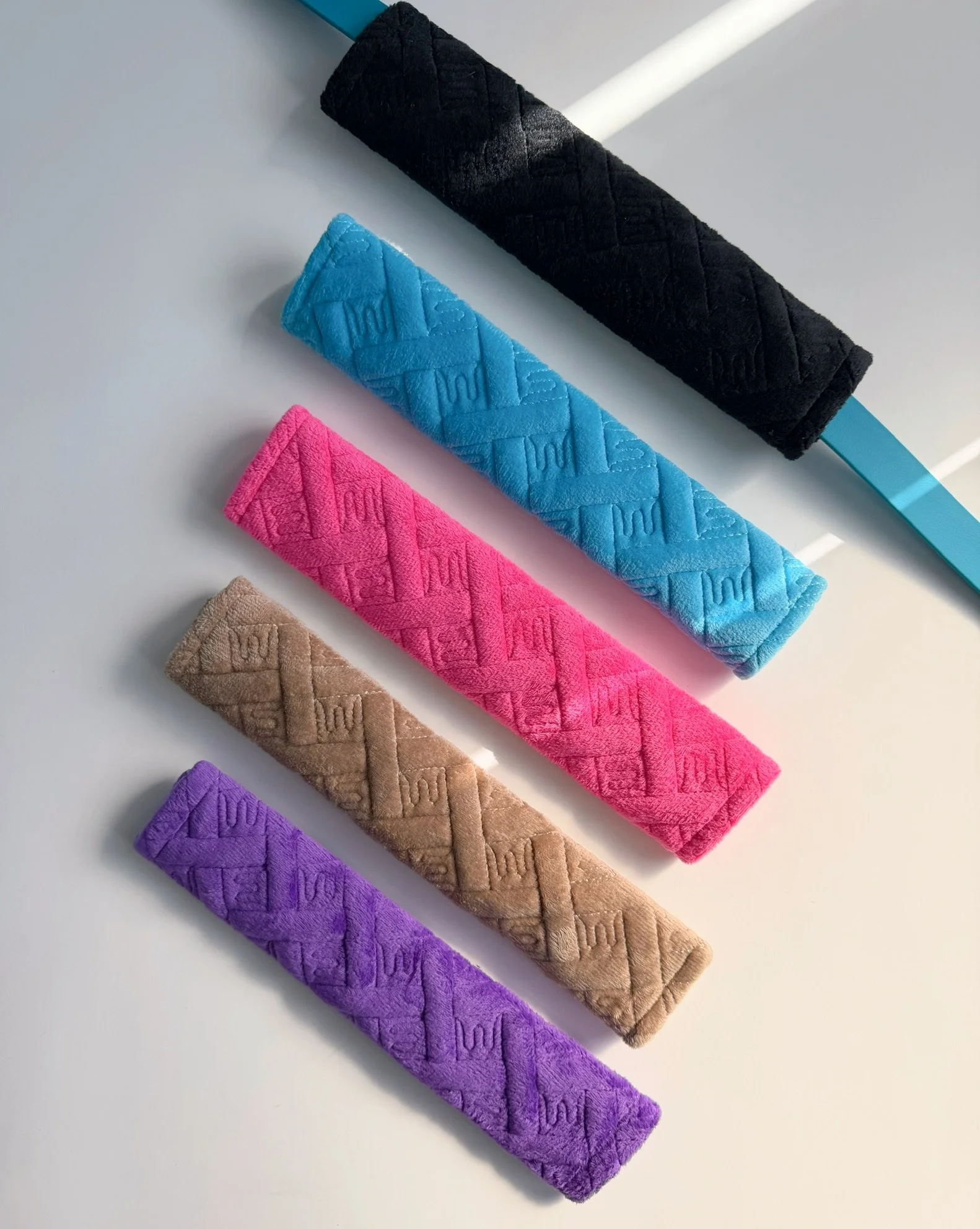 Hund and Shore grooming belly band with comfort pad attached alongside comfort pad on its own showing quilted cushion design for dog groomers