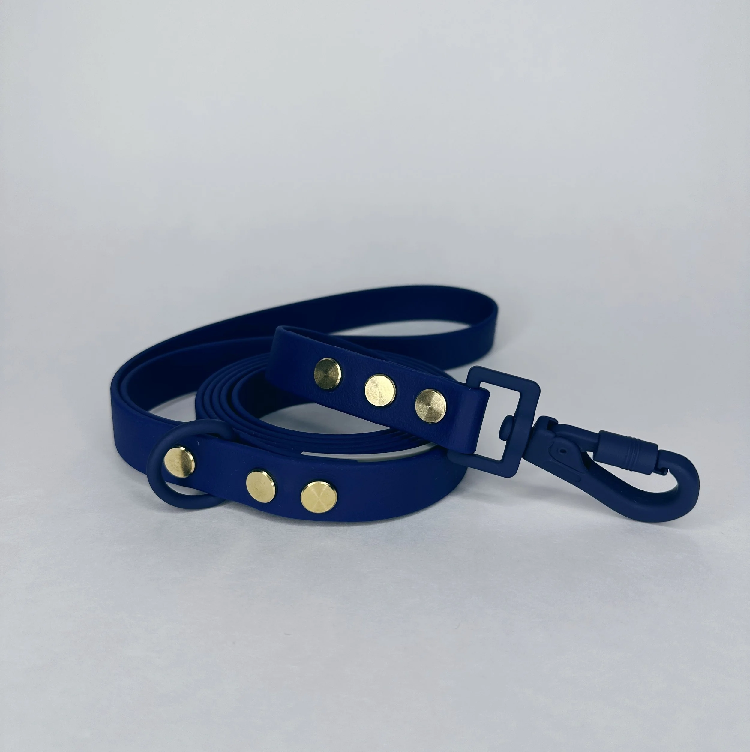 Midnight Rover tonal navy waterproof biothane dog leash Hund Trails Collection Hund and Shore Canada