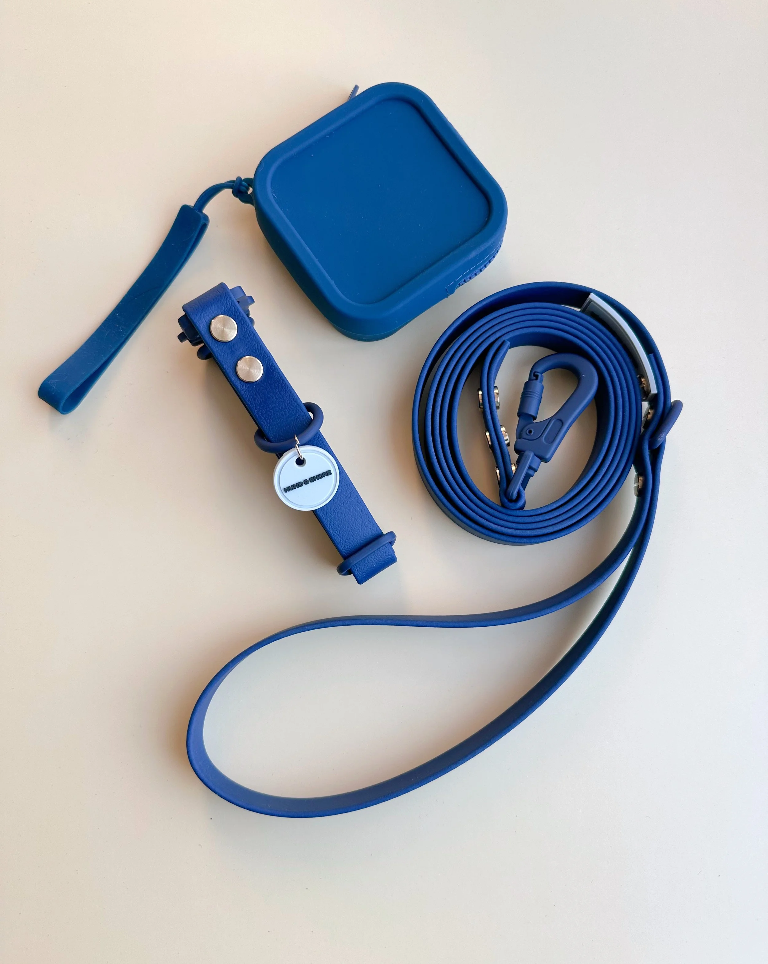 Midnight Rover tonal navy waterproof biothane dog leash and collar set Hund Trails Collection Hund and Shore Canada