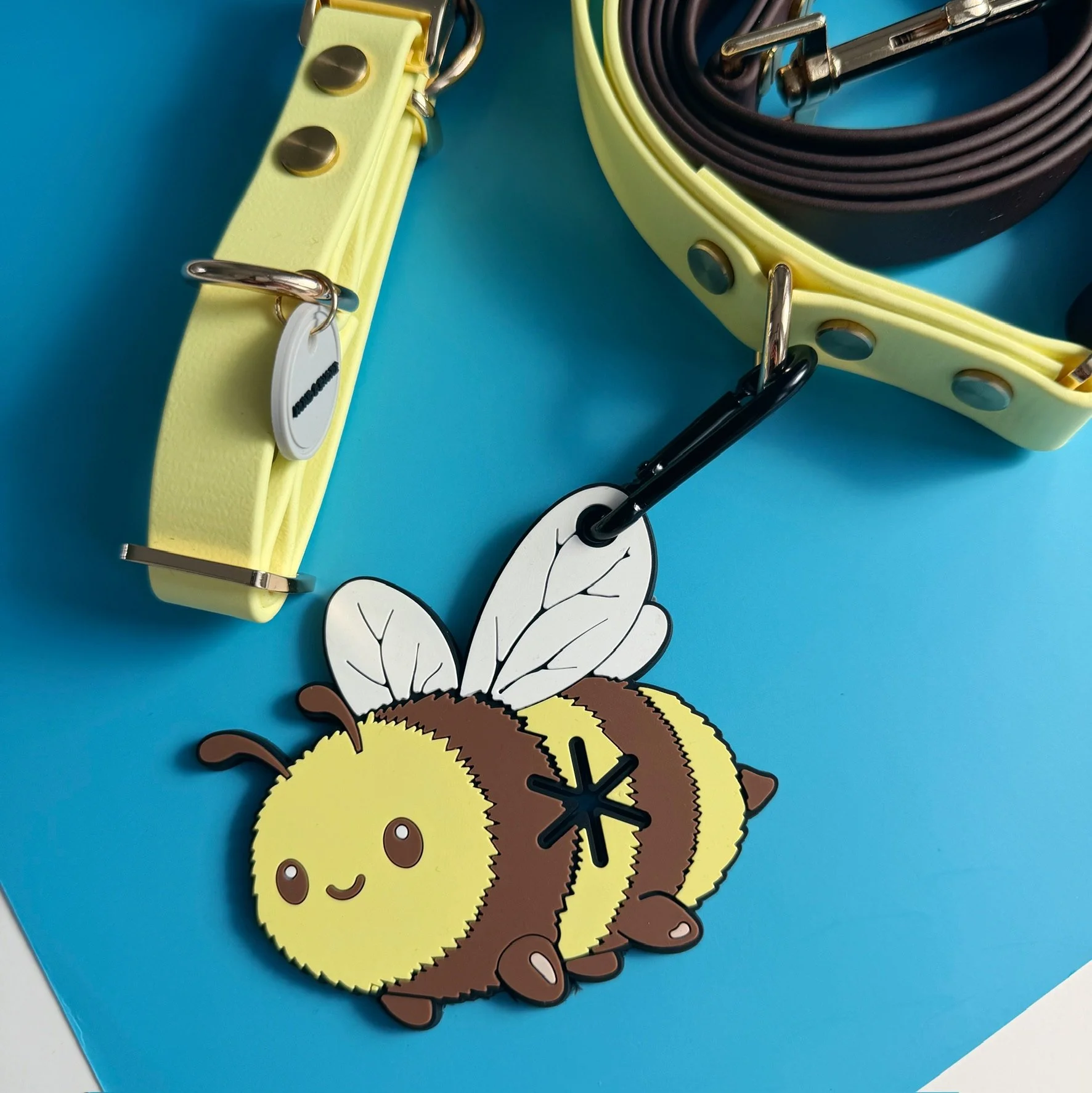 Shore Loop Bumble Bee Waste bag holder