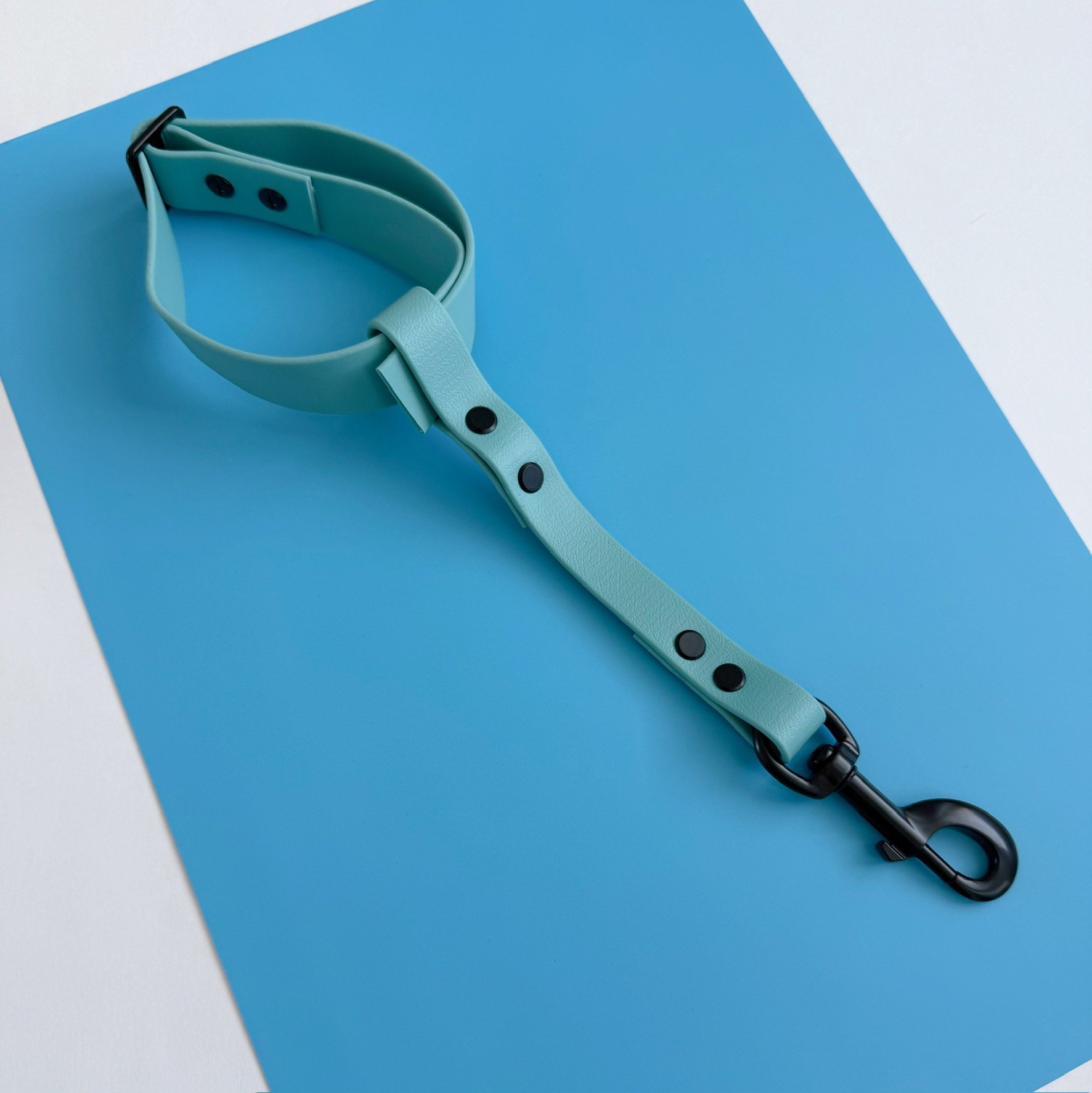 Adjustable slide mechanism on extra strength grooming arm extender strap