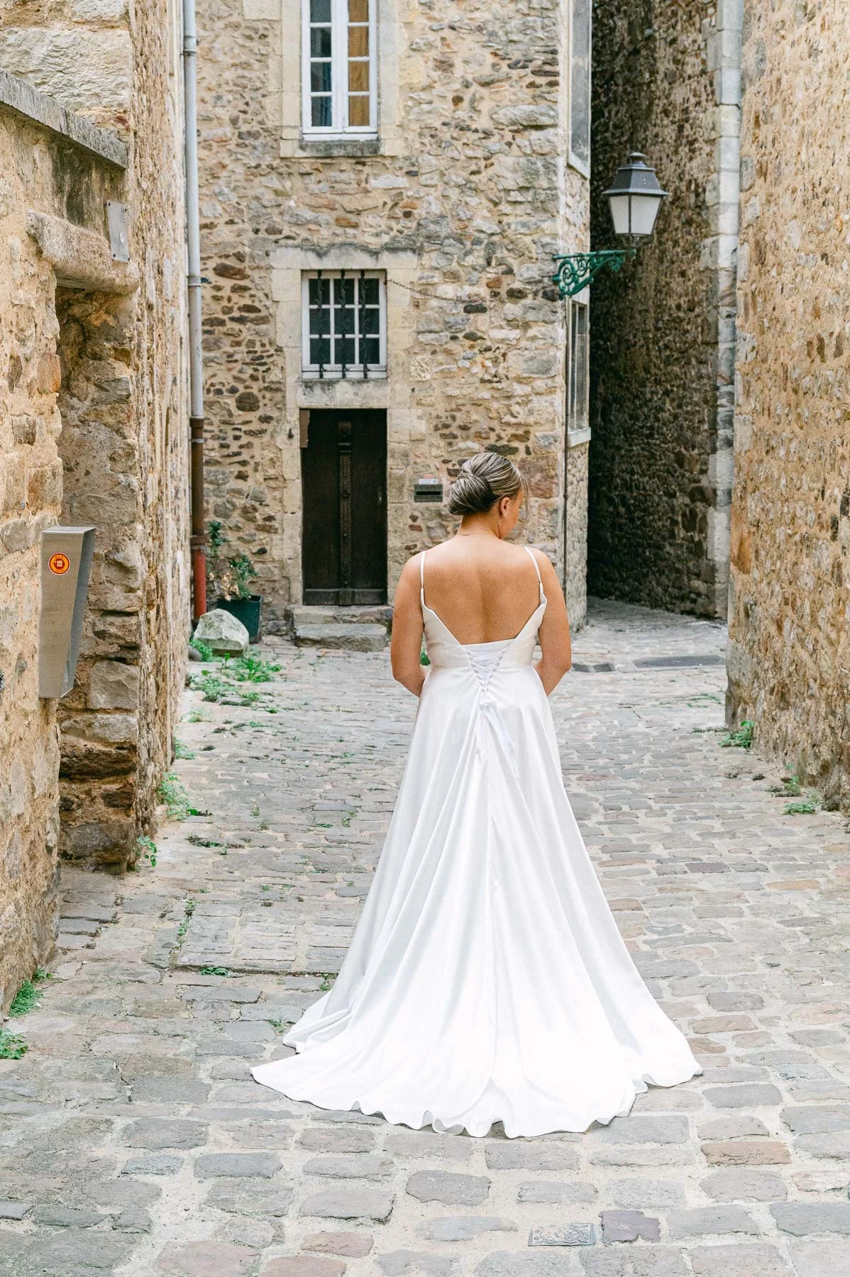 Image éditoriale de la mariée dans le vieux Mans