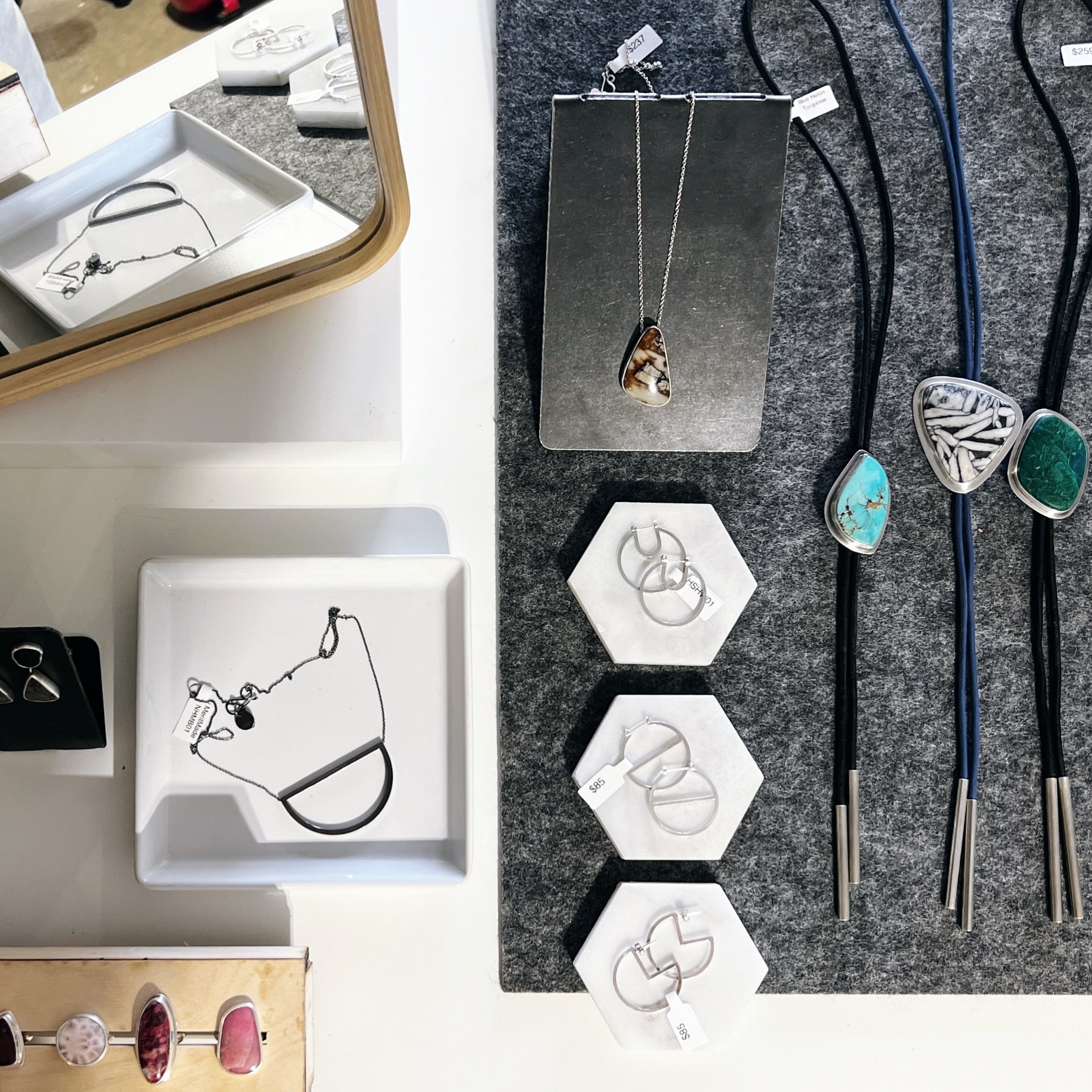 Join us May 22nd for our next mini workshop all about pricing and selling your work! We only have 2 seats left!

If you are a maker interested in selling your handmade jewelry, or if you already do but want some expert knowledge, this is the workshop