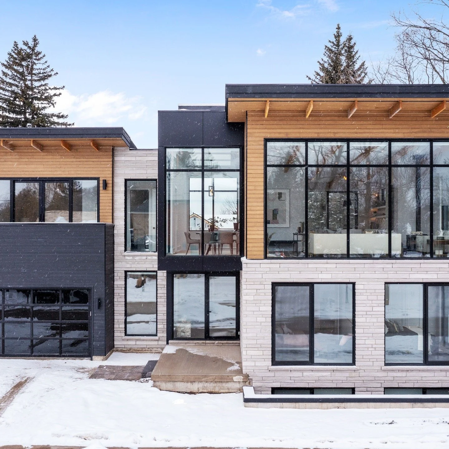 A modern retreat in Collingwood, Ontario 🏡✨

Designed with clean lines, natural light, and a strong connection to its surroundings, this home reinterprets modern living in a lakeside context. Carefully selected materials and thoughtful spatial plann