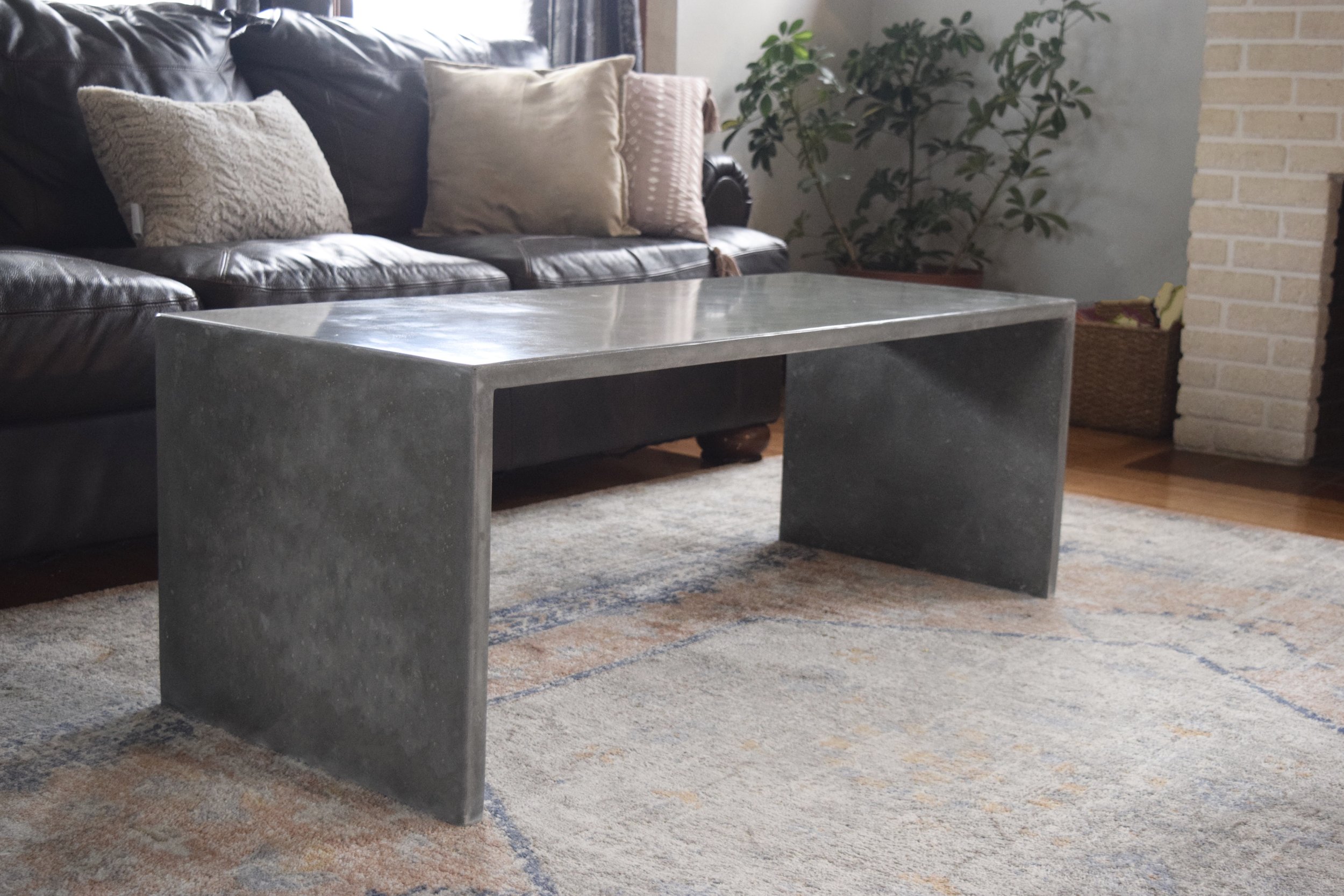 ConcreteCoffeeTableeeeeeeeeee.jpeg