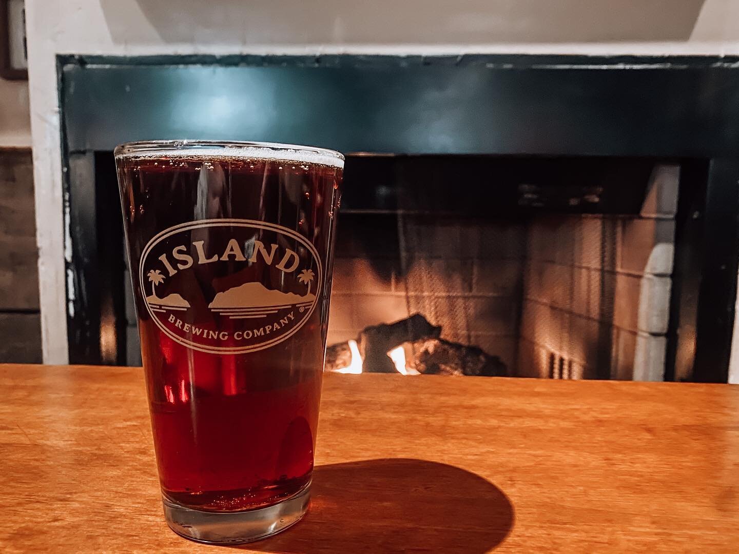 Kick off your weekend with a cold Scotch Ale. Featuring the Jubilee from @islandbrewingcompany