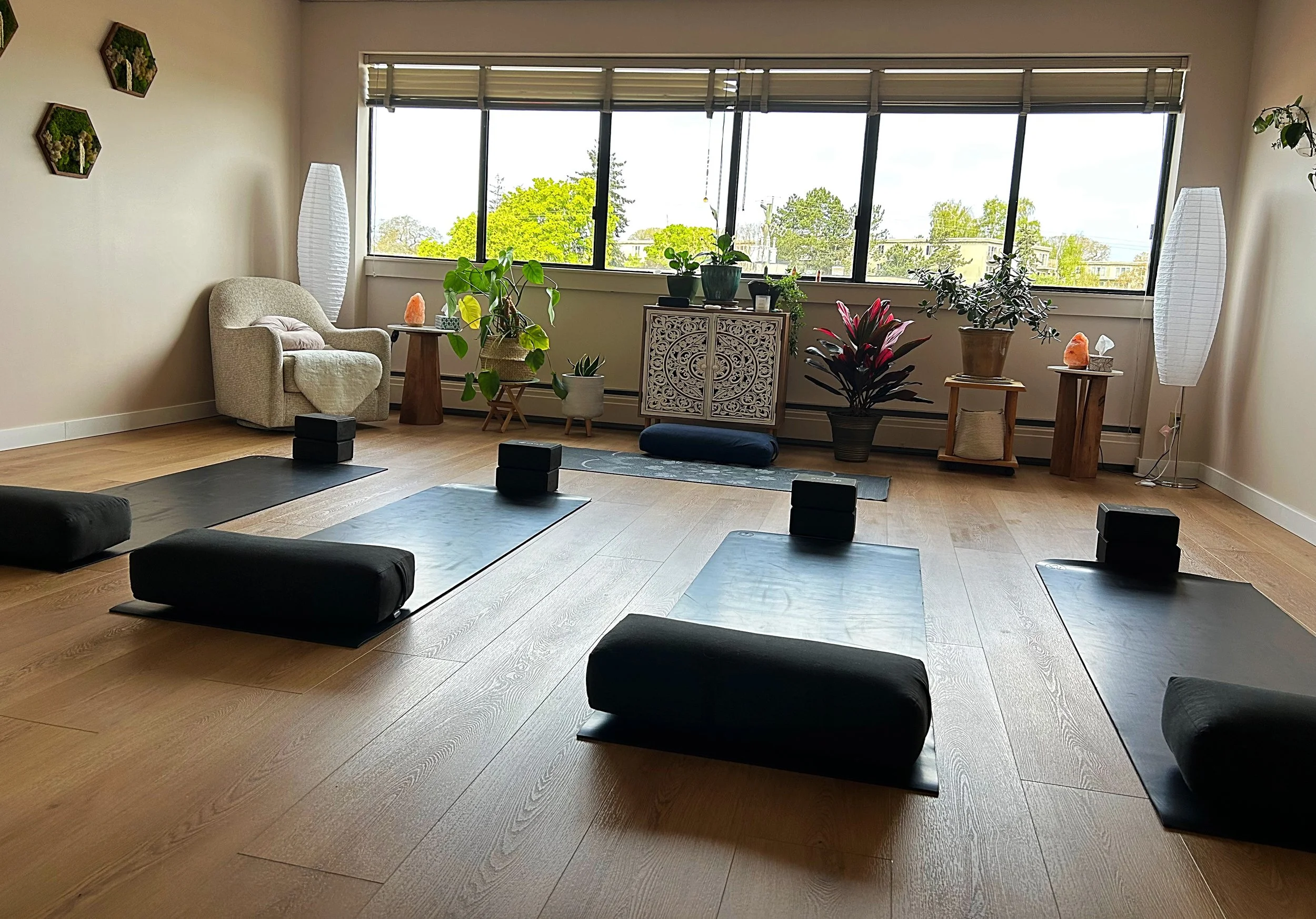 3 Ways Therapy and Yoga Work Well Together