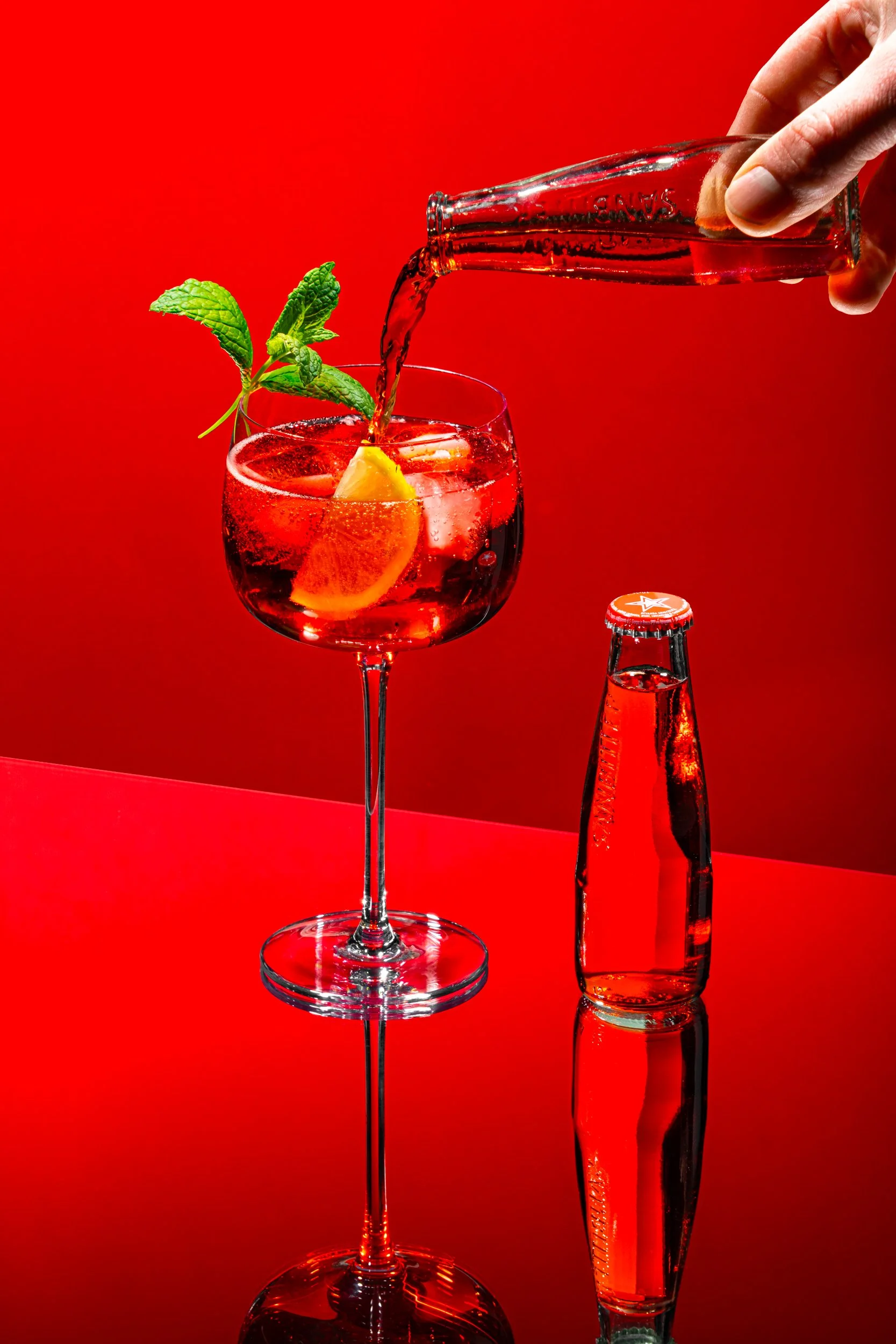 Sanbitter red rosso pouring