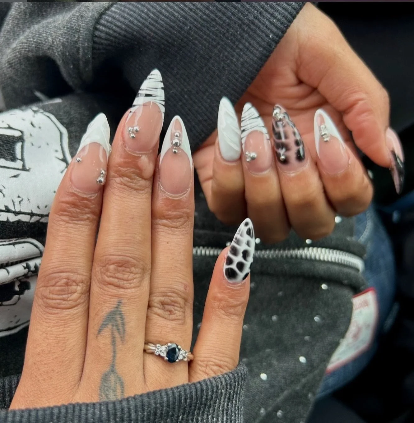 𝕬𝖗𝖙𝖎𝖘𝖙: @nycxbeauty
.
𝕾𝖈𝖍𝖊𝖉𝖚𝖑𝖎𝖓𝖌: 𝖈𝖆𝖑𝖑 𝖔𝖗 𝖙𝖊𝖝𝖙 614.230.2589
.
⠀⠀⠀⠀⠀⠀⠀⠀⠀
.
⠀⠀⠀⠀⠀⠀⠀⠀⠀
.
⠀⠀⠀⠀⠀⠀⠀⠀⠀
.
⠀⠀⠀⠀⠀⠀⠀⠀⠀
. 
#custommanicure  #nailtech  #lacquergallery #nailporn #thegelbottle