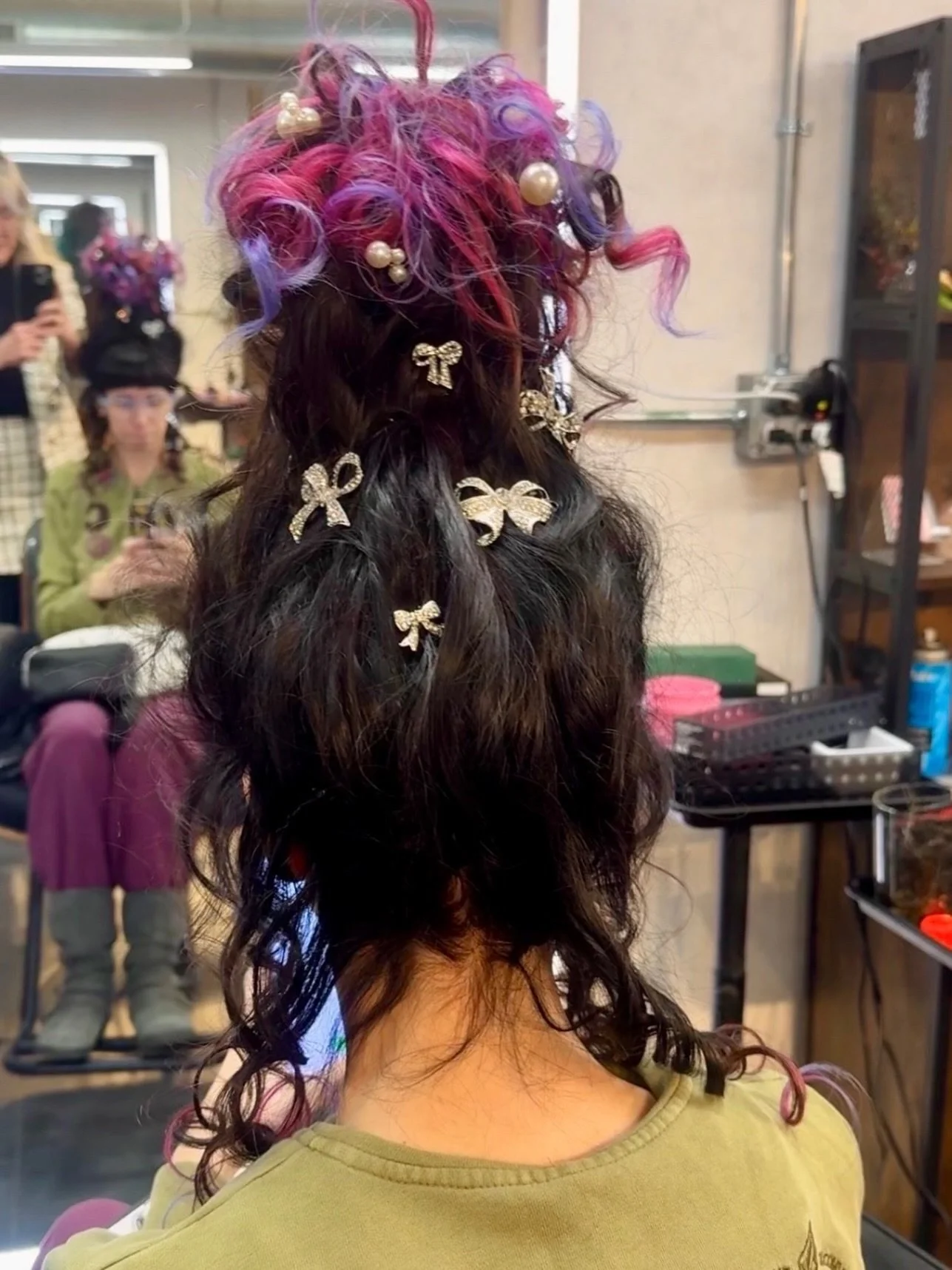 𝕾𝖊𝖗𝖛𝖎𝖈𝖊: Avant-Garde Updo
.
𝕬𝖗𝖙𝖎𝖘𝖙: @shanw0whair
.
𝕾𝖈𝖍𝖊𝖉𝖚𝖑𝖎𝖓𝖌: 𝖈𝖆𝖑𝖑 𝖔𝖗 𝖙𝖊𝖝𝖙 614.230.2589
.
⠀⠀⠀⠀⠀⠀⠀⠀⠀
.
⠀⠀⠀⠀⠀⠀⠀⠀⠀
.
⠀⠀⠀⠀⠀⠀⠀⠀⠀
.
⠀⠀⠀⠀⠀⠀⠀⠀⠀
. 
#lacquergalleryhair #fantasycolor #hairtrends #hairstyle #hairtransformation