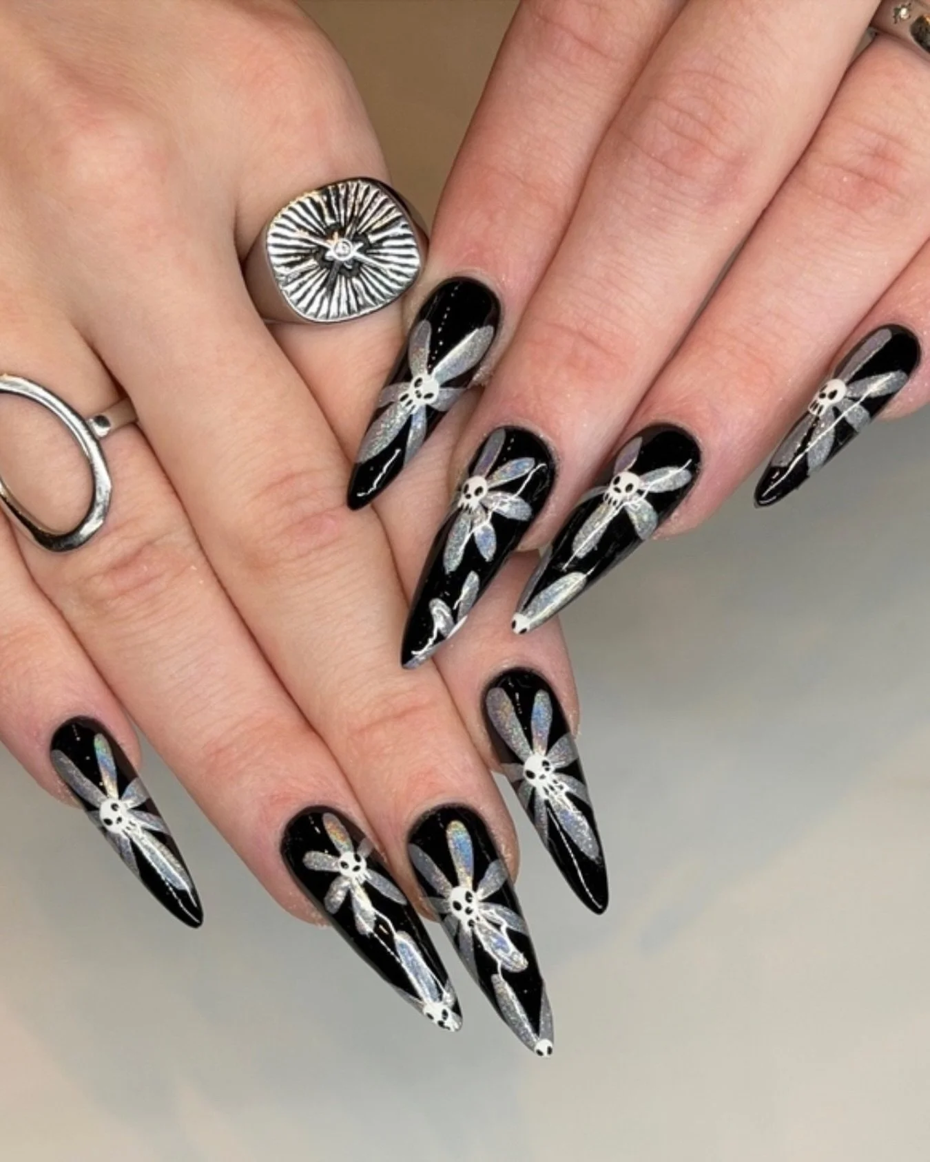 𝕾𝖊𝖗𝖛𝖎𝖈𝖊: Gel X + Level 3 Nail Art
.
𝕬𝖗𝖙𝖎𝖘𝖙: @averynessdoesnails
.
𝕾𝖈𝖍𝖊𝖉𝖚𝖑𝖎𝖓𝖌: 𝖈𝖆𝖑𝖑 𝖔𝖗 𝖙𝖊𝖝𝖙 614.230.2589
.
⠀⠀⠀⠀⠀⠀⠀⠀⠀
.
⠀⠀⠀⠀⠀⠀⠀⠀⠀
.
⠀⠀⠀⠀⠀⠀⠀⠀⠀
. 
#bestincolumbus #gelnails #lacquergallery #apresnail #gelx