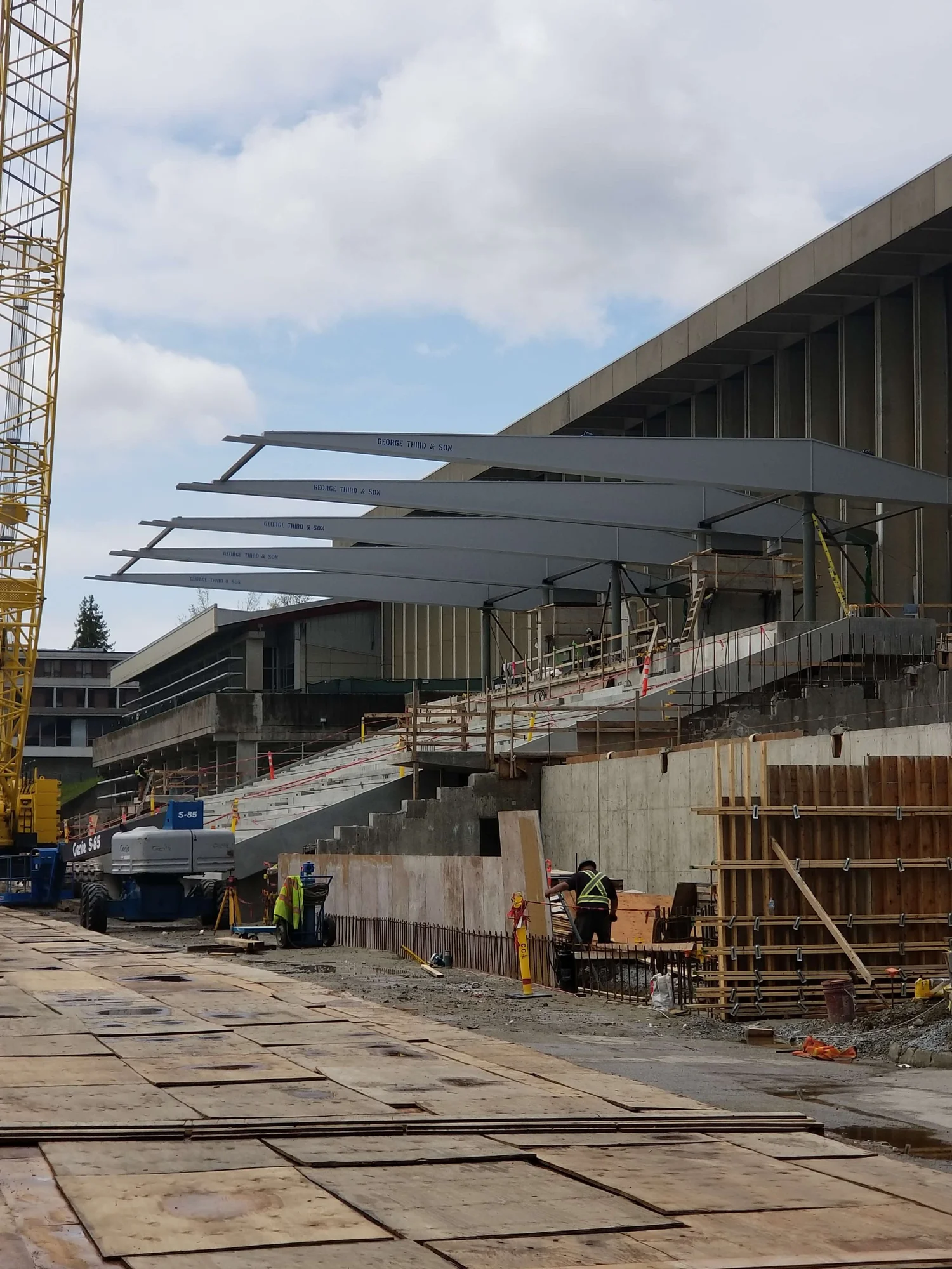 SFU Stadium Roof cantilevered steel box girder erection