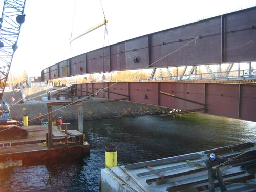 William R. Bennett Bridge — pontoon supported ramps