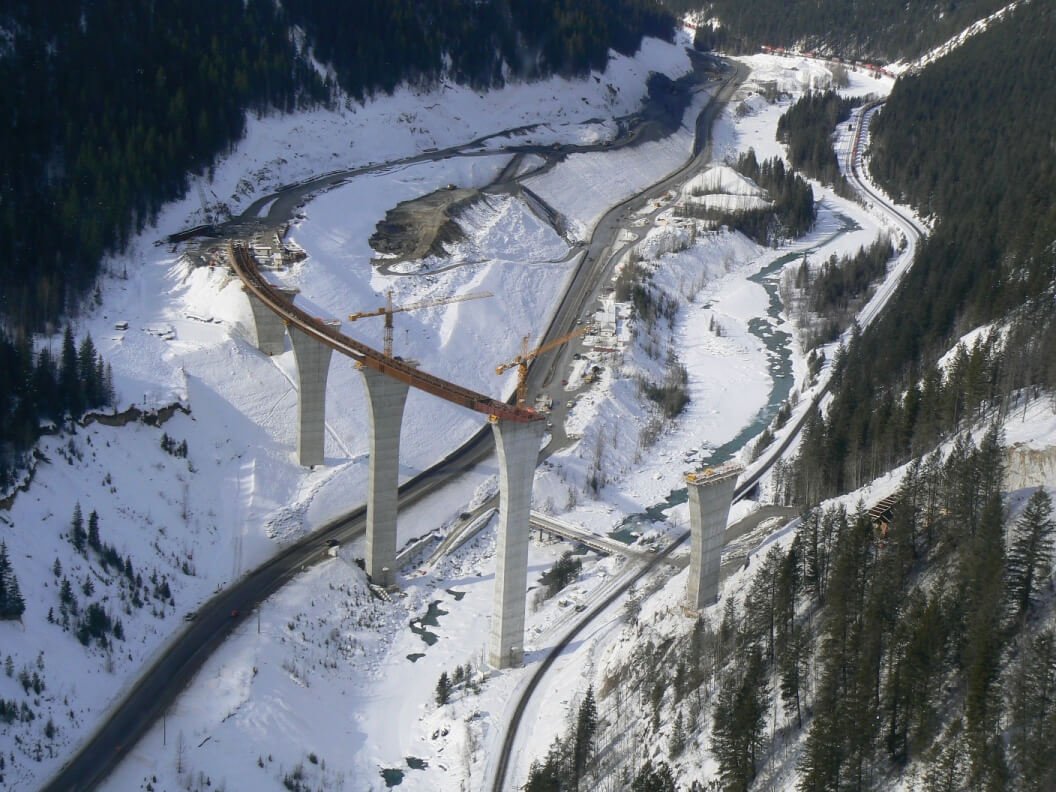 Kicking-Horse-Park-Bridge-Bridges-Erection-Launch (1).jpg