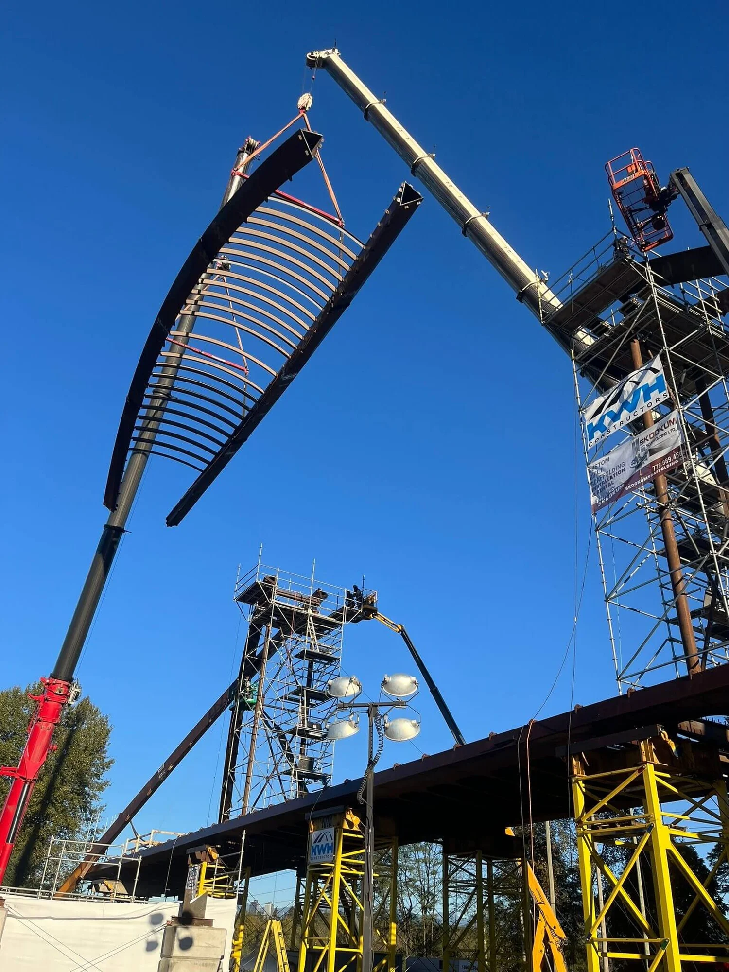 Burnaby Pedestrian Bridge intersecting arches and vertical cables