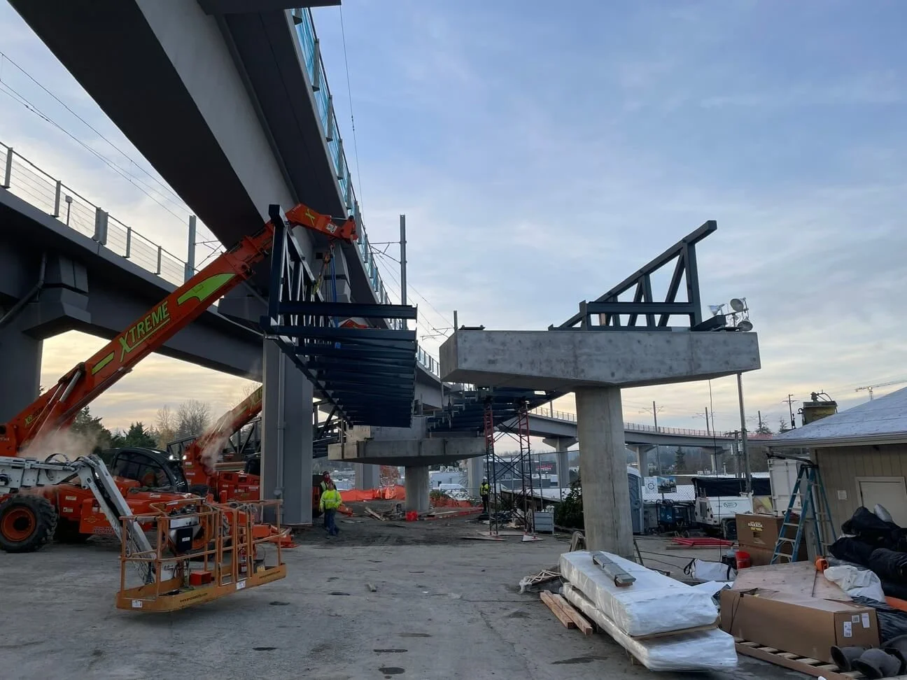main span on shoring towers