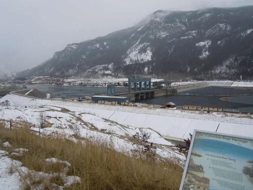 Keenleyside Dam — bridge extension and hoist access