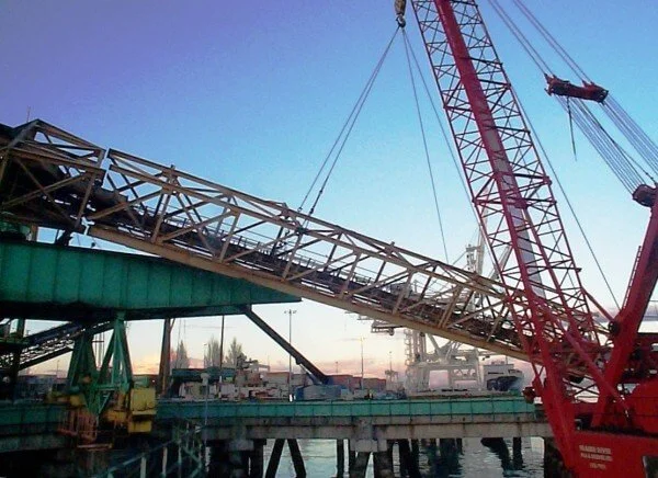 Westshore Quadrant Shiploader crane lift