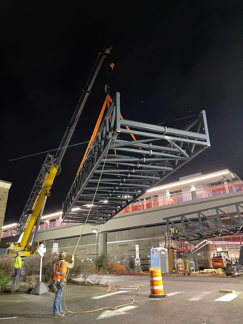 night closure crane erection