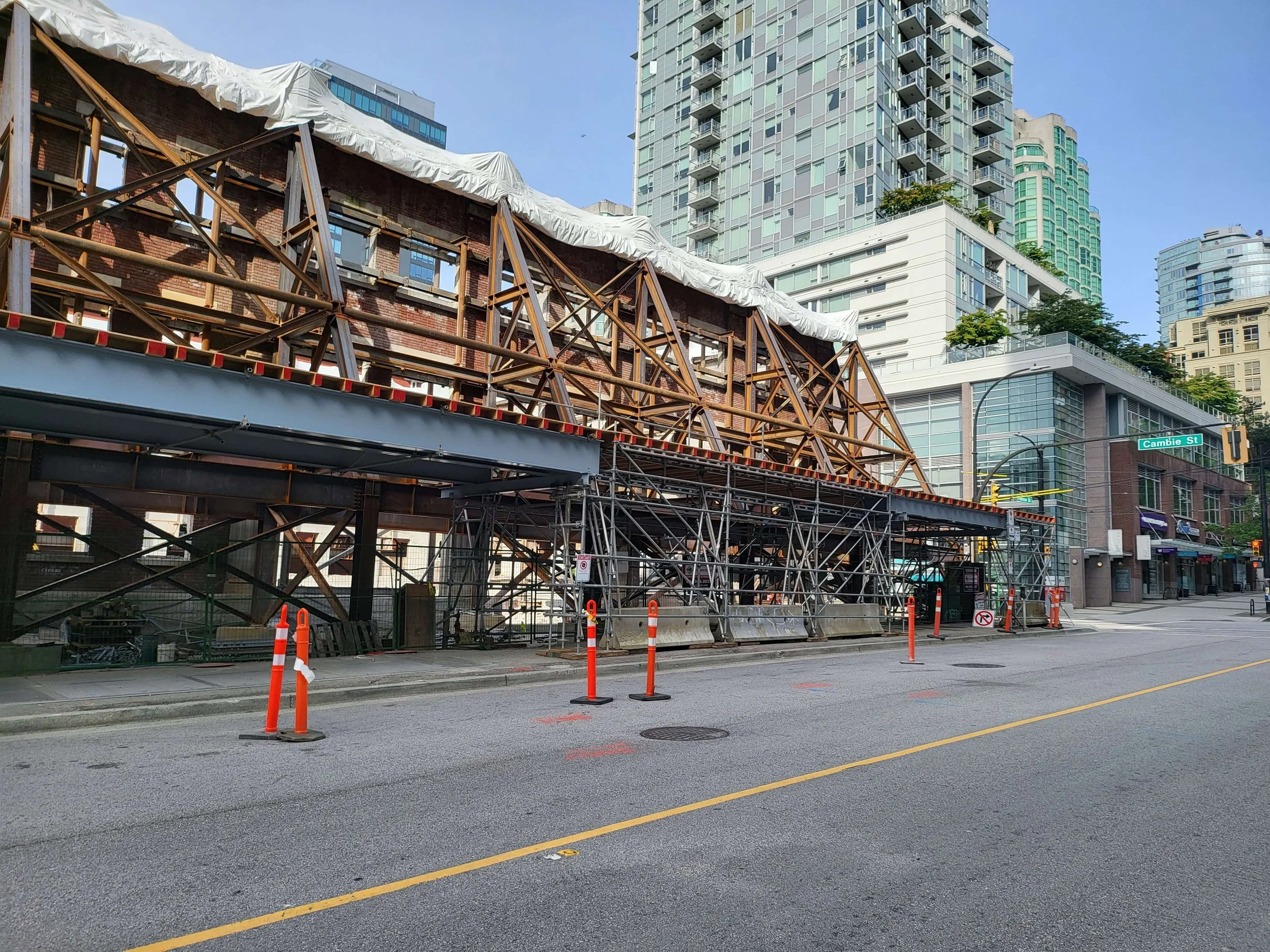 150 Robson St Façade