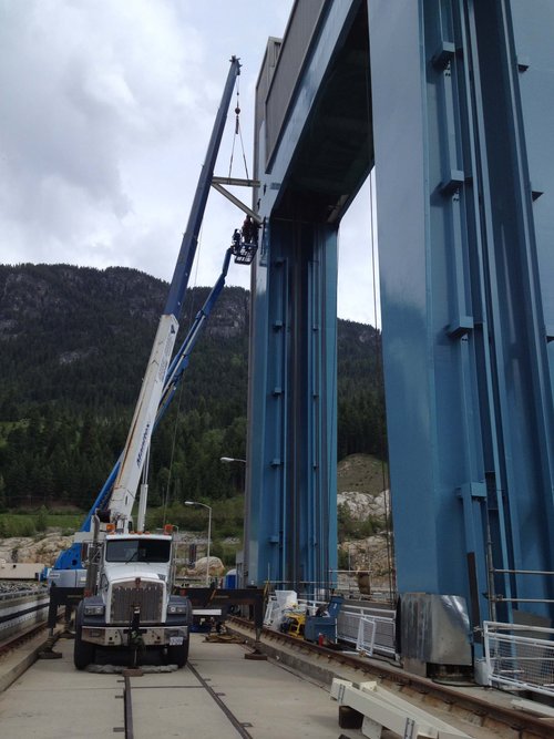 Keenleyside Dam — seismic retrofit structural steel