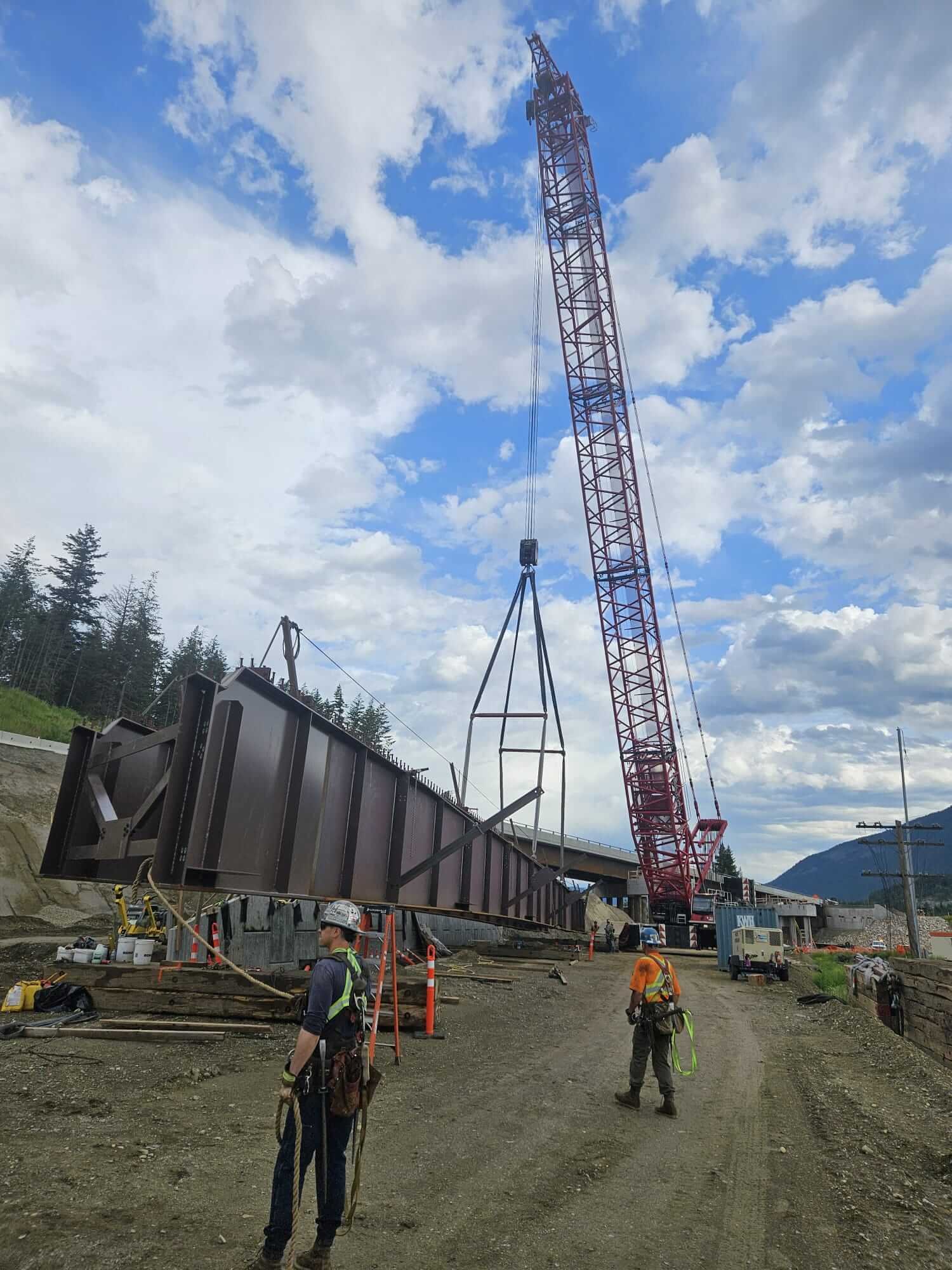 Tappen Overhead Bridges four-girder pick at ground level