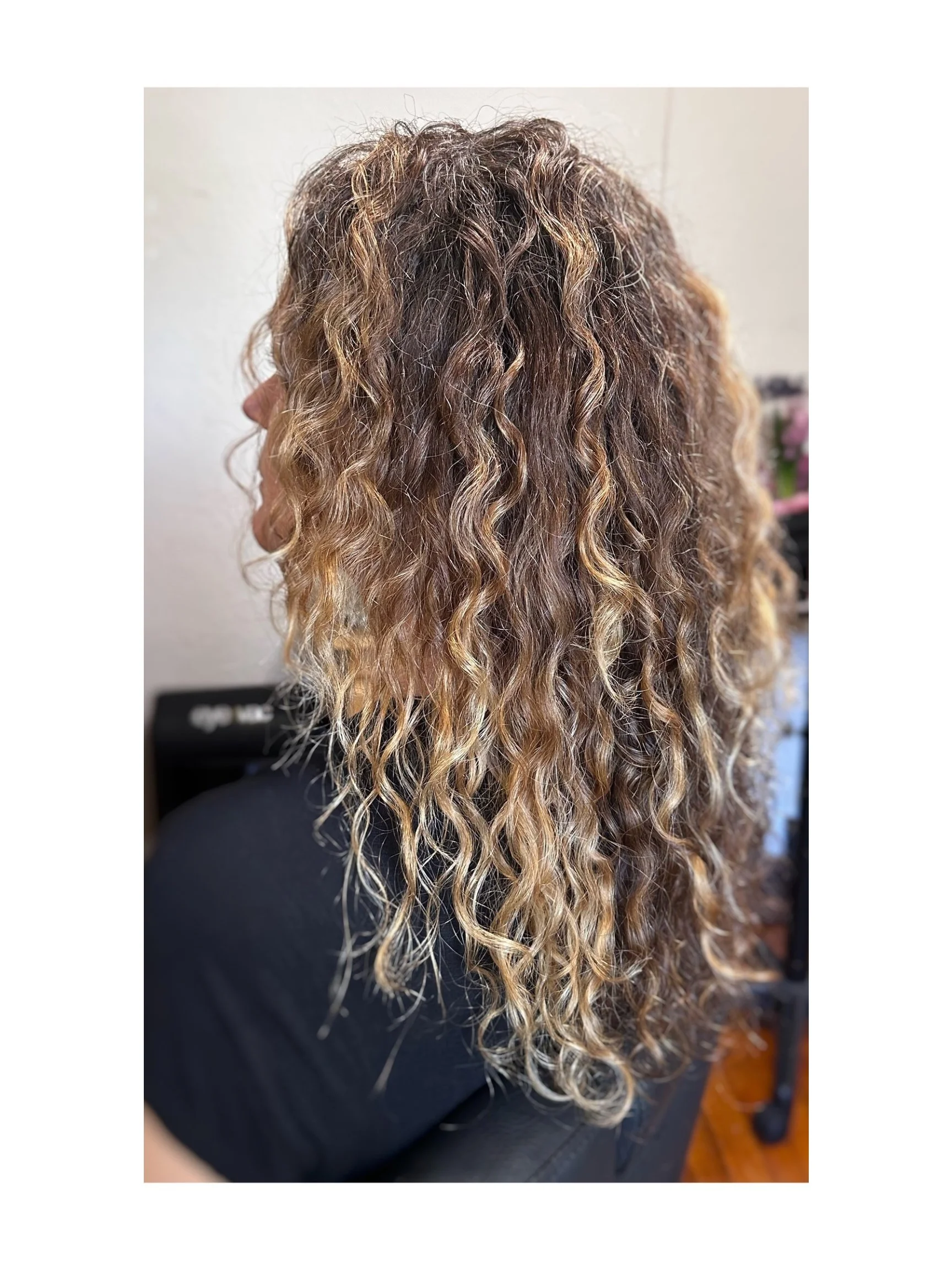 curly hair, balayage, blonde balayage on curls