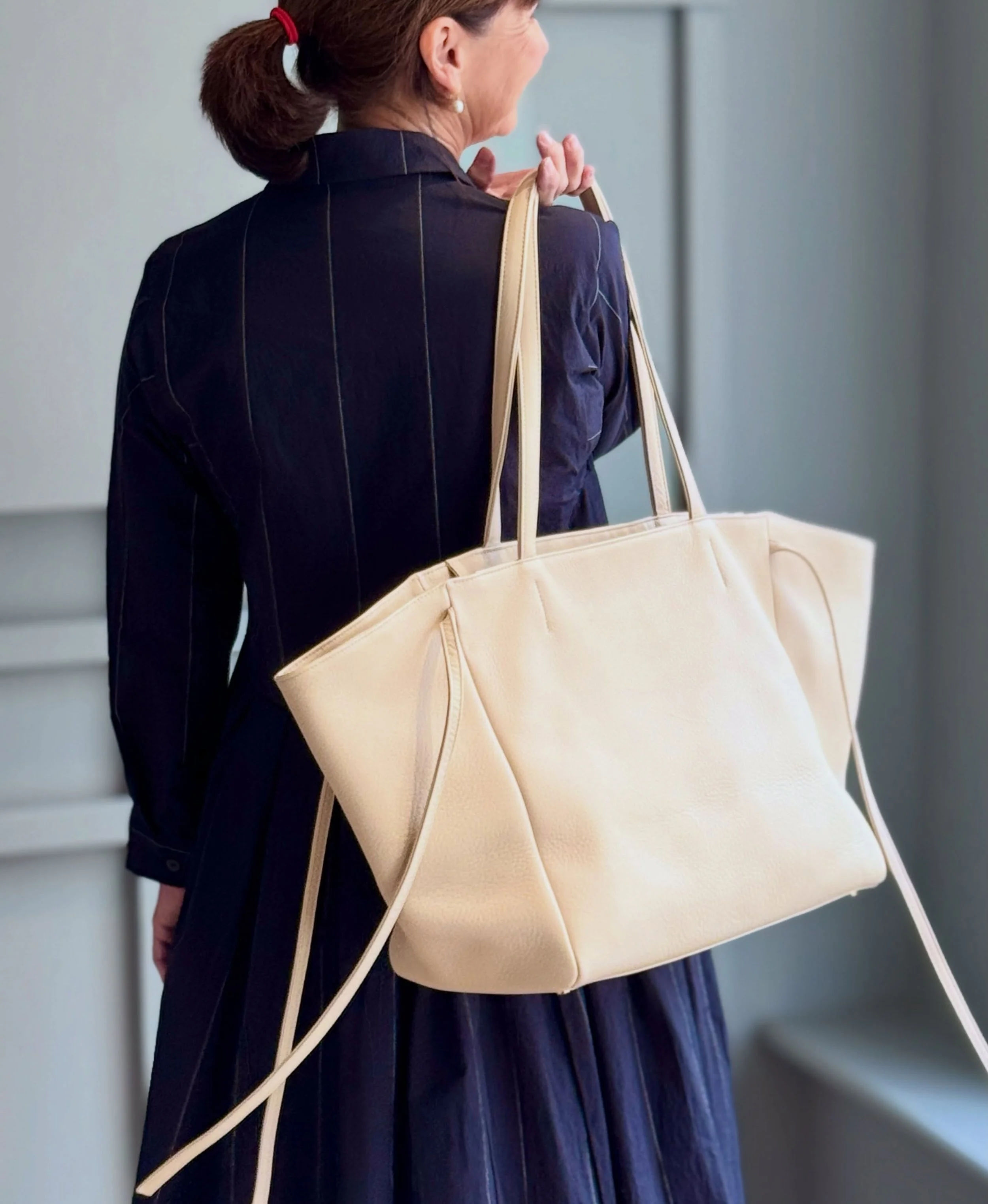 .
&mdash;&mdash;&mdash;&mdash;&mdash;&mdash;&mdash;&mdash;&mdash;&mdash;&mdash;&mdash;&mdash;&mdash;&mdash;&mdash;&mdash;&mdash;&mdash;&mdash;&mdash;&mdash;&mdash;&mdash;&mdash;-

Everyday Companion 

. Renee In Ivory
. Oversize Shoulder Bag 
. Lined